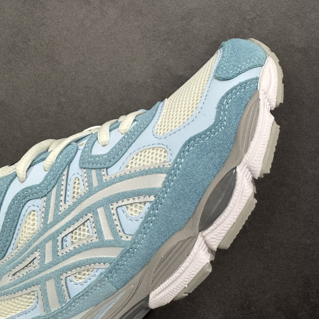 图片[5]-【升级版】Asics Gel-NYC复古单品 亚瑟士ASICSTIGER秋季新款休闲鞋 厚底街头运动休闲鞋 ASICS亚瑟士推出全新GEL-NYC，彰显纽约都市活力 这次的新系列融入了多个版本GEL的经典设计风格，广受好评。其设计灵感来源于GEL-NIMBUS 3,GEL-MC PLUS V 和 GEL-CUMULUS 16 这些往日经典鞋款。GEL-NYC使用GEL-CUMULUS 16鞋款的鞋楦设计,展现了独特的现代化美学。鞋底采用了轻质发泡材料,并在后跟和前掌处采用了ASICS亚瑟士核心科技——GEL缓震胶,赋予鞋款强大的缓冲性能,提供了更柔软舒适的穿着体验。而在原有设计的启发之上,此次鞋款采用更贴合当今潮流趋势的材料和创新技术,展现出纽约充满活力的都市精神。 尺码：36-47 编码：1203A383-107-选品中心