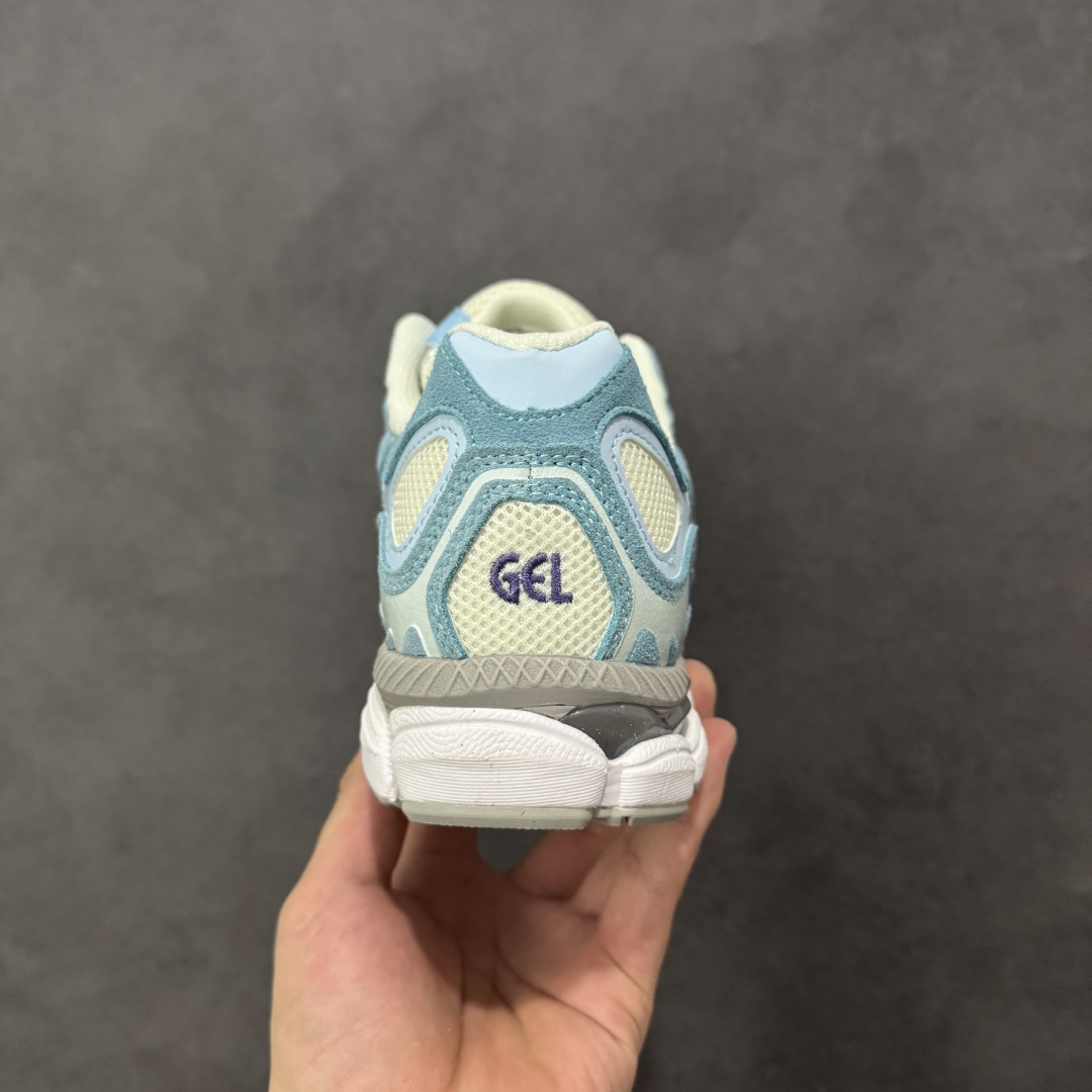 图片[4]-【升级版】Asics Gel-NYC复古单品 亚瑟士ASICSTIGER秋季新款休闲鞋 厚底街头运动休闲鞋 ASICS亚瑟士推出全新GEL-NYC，彰显纽约都市活力 这次的新系列融入了多个版本GEL的经典设计风格，广受好评。其设计灵感来源于GEL-NIMBUS 3,GEL-MC PLUS V 和 GEL-CUMULUS 16 这些往日经典鞋款。GEL-NYC使用GEL-CUMULUS 16鞋款的鞋楦设计,展现了独特的现代化美学。鞋底采用了轻质发泡材料,并在后跟和前掌处采用了ASICS亚瑟士核心科技——GEL缓震胶,赋予鞋款强大的缓冲性能,提供了更柔软舒适的穿着体验。而在原有设计的启发之上,此次鞋款采用更贴合当今潮流趋势的材料和创新技术,展现出纽约充满活力的都市精神。 尺码：36-47 编码：1203A383-107-选品中心