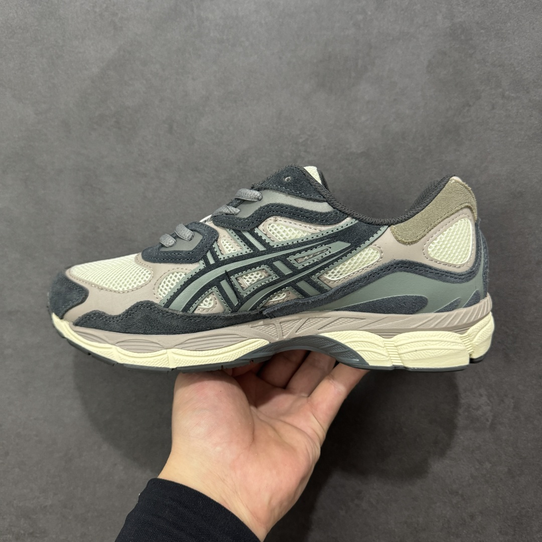 图片[2]-【升级版】Asics Gel-NYC复古单品 亚瑟士ASICSTIGER秋季新款休闲鞋 厚底街头运动休闲鞋 ASICS亚瑟士推出全新GEL-NYC，彰显纽约都市活力 这次的新系列融入了多个版本GEL的经典设计风格，广受好评。其设计灵感来源于GEL-NIMBUS 3,GEL-MC PLUS V 和 GEL-CUMULUS 16 这些往日经典鞋款。GEL-NYC使用GEL-CUMULUS 16鞋款的鞋楦设计,展现了独特的现代化美学。鞋底采用了轻质发泡材料,并在后跟和前掌处采用了ASICS亚瑟士核心科技——GEL缓震胶,赋予鞋款强大的缓冲性能,提供了更柔软舒适的穿着体验。而在原有设计的启发之上,此次鞋款采用更贴合当今潮流趋势的材料和创新技术,展现出纽约充满活力的都市精神。 尺码：36-47 编码：1201A789-250-选品中心