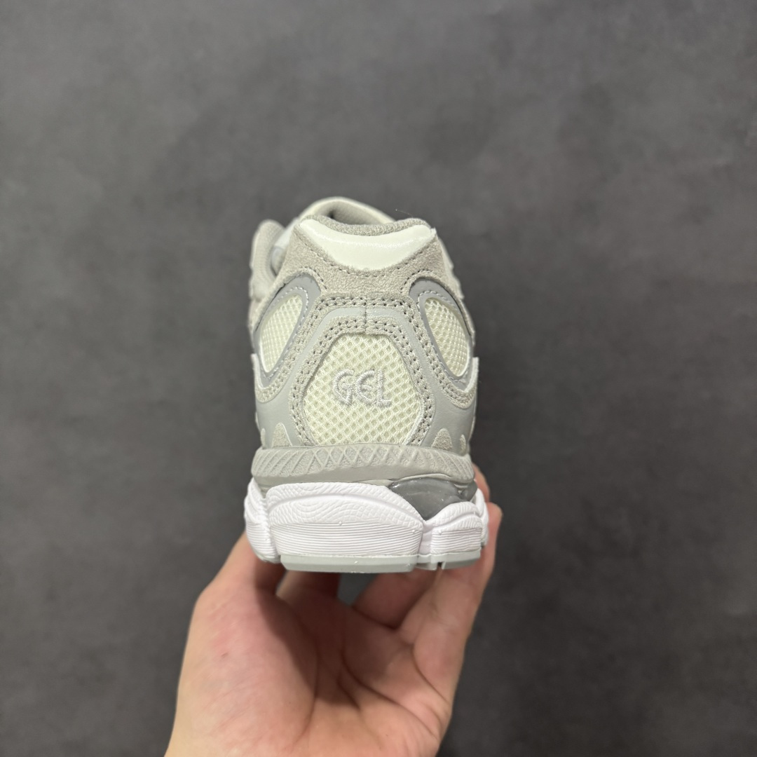 图片[4]-【升级版】Asics Gel-NYC复古单品 亚瑟士ASICSTIGER秋季新款休闲鞋 厚底街头运动休闲鞋 ASICS亚瑟士推出全新GEL-NYC，彰显纽约都市活力 这次的新系列融入了多个版本GEL的经典设计风格，广受好评。其设计灵感来源于GEL-NIMBUS 3,GEL-MC PLUS V 和 GEL-CUMULUS 16 这些往日经典鞋款。GEL-NYC使用GEL-CUMULUS 16鞋款的鞋楦设计,展现了独特的现代化美学。鞋底采用了轻质发泡材料,并在后跟和前掌处采用了ASICS亚瑟士核心科技——GEL缓震胶,赋予鞋款强大的缓冲性能,提供了更柔软舒适的穿着体验。而在原有设计的启发之上,此次鞋款采用更贴合当今潮流趋势的材料和创新技术,展现出纽约充满活力的都市精神。 尺码：36-47 编码：1203A663-101-选品中心