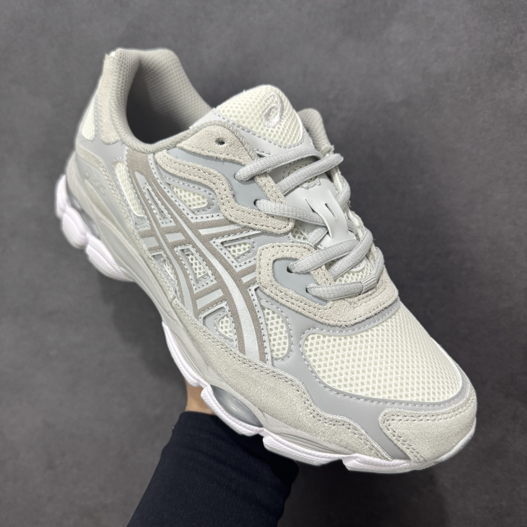 图片[3]-【升级版】Asics Gel-NYC复古单品 亚瑟士ASICSTIGER秋季新款休闲鞋 厚底街头运动休闲鞋 ASICS亚瑟士推出全新GEL-NYC，彰显纽约都市活力 这次的新系列融入了多个版本GEL的经典设计风格，广受好评。其设计灵感来源于GEL-NIMBUS 3,GEL-MC PLUS V 和 GEL-CUMULUS 16 这些往日经典鞋款。GEL-NYC使用GEL-CUMULUS 16鞋款的鞋楦设计,展现了独特的现代化美学。鞋底采用了轻质发泡材料,并在后跟和前掌处采用了ASICS亚瑟士核心科技——GEL缓震胶,赋予鞋款强大的缓冲性能,提供了更柔软舒适的穿着体验。而在原有设计的启发之上,此次鞋款采用更贴合当今潮流趋势的材料和创新技术,展现出纽约充满活力的都市精神。 尺码：36-47 编码：1203A663-101-选品中心