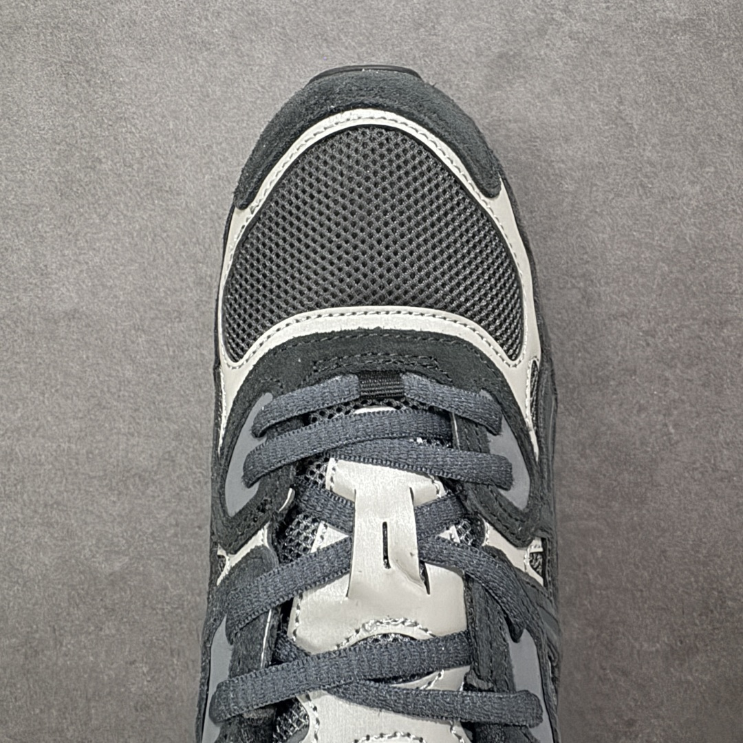 图片[8]-【升级版】Asics Gel-NYC复古单品 亚瑟士ASICSTIGER秋季新款休闲鞋 厚底街头运动休闲鞋 ASICS亚瑟士推出全新GEL-NYC，彰显纽约都市活力 这次的新系列融入了多个版本GEL的经典设计风格，广受好评。其设计灵感来源于GEL-NIMBUS 3,GEL-MC PLUS V 和 GEL-CUMULUS 16 这些往日经典鞋款。GEL-NYC使用GEL-CUMULUS 16鞋款的鞋楦设计,展现了独特的现代化美学。鞋底采用了轻质发泡材料,并在后跟和前掌处采用了ASICS亚瑟士核心科技——GEL缓震胶,赋予鞋款强大的缓冲性能,提供了更柔软舒适的穿着体验。而在原有设计的启发之上,此次鞋款采用更贴合当今潮流趋势的材料和创新技术,展现出纽约充满活力的都市精神。 尺码：36-47 编码：1201A789-020-选品中心