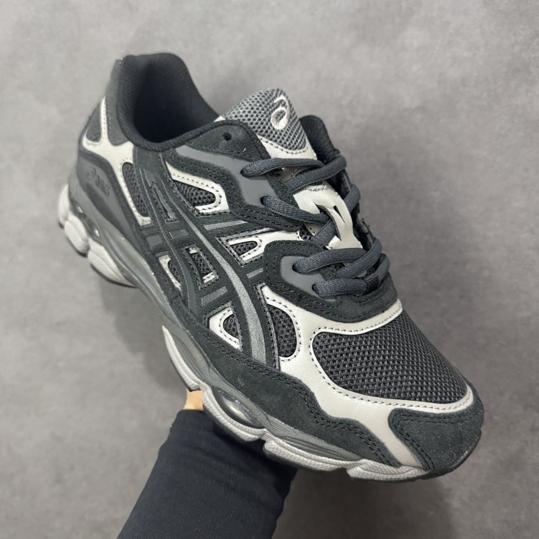 图片[3]-【升级版】Asics Gel-NYC复古单品 亚瑟士ASICSTIGER秋季新款休闲鞋 厚底街头运动休闲鞋 ASICS亚瑟士推出全新GEL-NYC，彰显纽约都市活力 这次的新系列融入了多个版本GEL的经典设计风格，广受好评。其设计灵感来源于GEL-NIMBUS 3,GEL-MC PLUS V 和 GEL-CUMULUS 16 这些往日经典鞋款。GEL-NYC使用GEL-CUMULUS 16鞋款的鞋楦设计,展现了独特的现代化美学。鞋底采用了轻质发泡材料,并在后跟和前掌处采用了ASICS亚瑟士核心科技——GEL缓震胶,赋予鞋款强大的缓冲性能,提供了更柔软舒适的穿着体验。而在原有设计的启发之上,此次鞋款采用更贴合当今潮流趋势的材料和创新技术,展现出纽约充满活力的都市精神。 尺码：36-47 编码：1201A789-020-选品中心