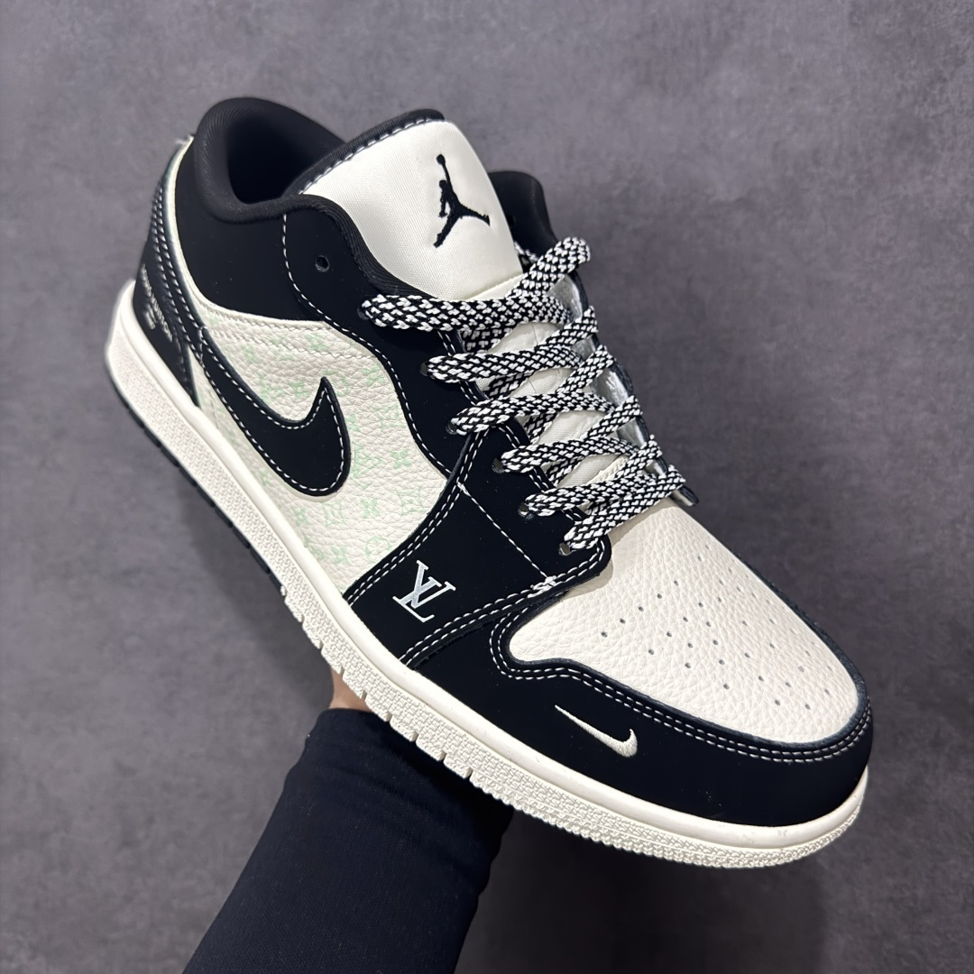 图片[3]-【定制版】Nike Jordan Air Jordan 1“ LV联名——黑白熊猫印花” 高端定制 低帮 复古 减震 防滑 耐磨 篮球鞋 定制鞋盒 大厂纯原品质出货 超高清洁度 皮料切割干净无任何毛边 细节完美 货号：QL1988-002 尺码： 36 36.5 37.5 38 38.5 39 40 40.5 41 42 42.5 43 44 44.5 45-选品中心
