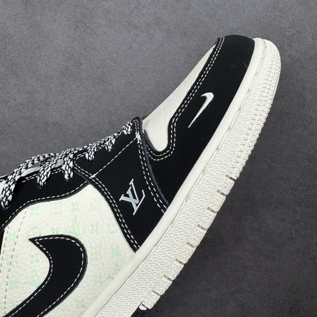 图片[5]-【定制版】Nike Jordan Air Jordan 1“ LV联名——黑白熊猫印花” 高端定制 低帮 复古 减震 防滑 耐磨 篮球鞋 定制鞋盒 大厂纯原品质出货 超高清洁度 皮料切割干净无任何毛边 细节完美 货号：QL1988-002 尺码： 36 36.5 37.5 38 38.5 39 40 40.5 41 42 42.5 43 44 44.5 45-选品中心