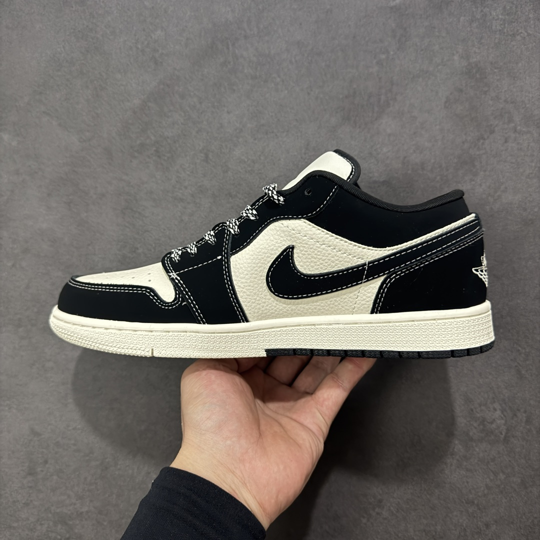 图片[2]-【定制版】Nike Jordan Air Jordan 1“ LV联名——黑白熊猫印花” 高端定制 低帮 复古 减震 防滑 耐磨 篮球鞋 定制鞋盒 大厂纯原品质出货 超高清洁度 皮料切割干净无任何毛边 细节完美 货号：QL1988-002 尺码： 36 36.5 37.5 38 38.5 39 40 40.5 41 42 42.5 43 44 44.5 45-选品中心