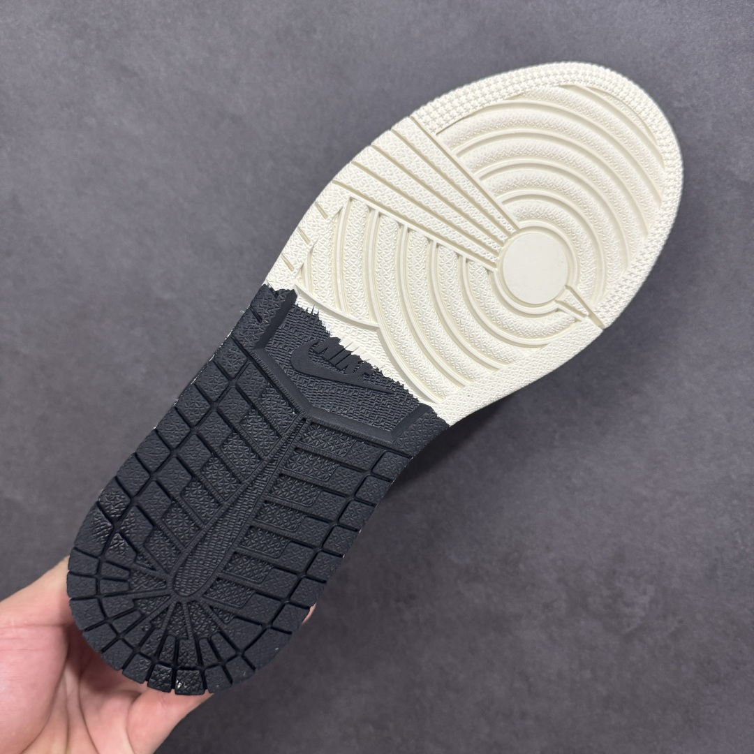 图片[9]-【定制版】Nike Jordan Air Jordan 1“ LV联名——黑白熊猫印花” 高端定制 低帮 复古 减震 防滑 耐磨 篮球鞋 定制鞋盒 大厂纯原品质出货 超高清洁度 皮料切割干净无任何毛边 细节完美 货号：QL1988-002 尺码： 36 36.5 37.5 38 38.5 39 40 40.5 41 42 42.5 43 44 44.5 45-选品中心