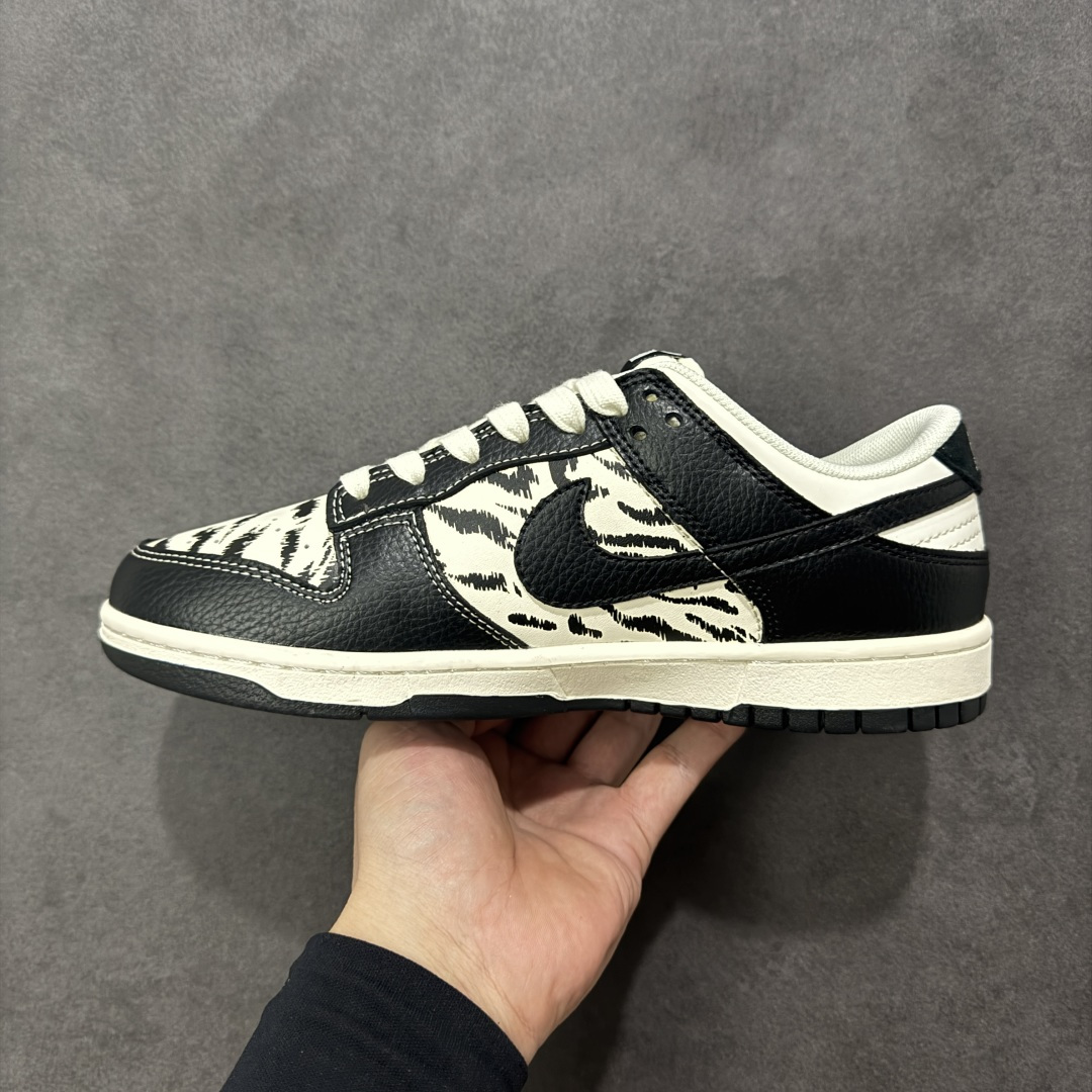 图片[2]-【定制版】Nike SB Dunk Low “北面联名——雪山米白黑” 高端定制 低帮休闲板鞋 定制鞋盒 大厂纯原品质出货 超高清洁度 皮料切割干净无任何毛边 细节完美 货号：QW5836-028 尺码：36 36.5 37.5 38 38.5 39 40 40.5 41 42 42.5 43 44 44.5 45-选品中心