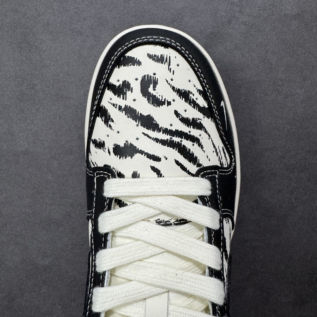 图片[8]-【定制版】Nike SB Dunk Low “北面联名——雪山米白黑” 高端定制 低帮休闲板鞋 定制鞋盒 大厂纯原品质出货 超高清洁度 皮料切割干净无任何毛边 细节完美 货号：QW5836-028 尺码：36 36.5 37.5 38 38.5 39 40 40.5 41 42 42.5 43 44 44.5 45-选品中心