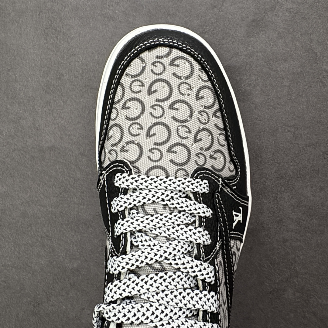 图片[8]-【定制版】Travis Scott x Fragment Design x Jordan Air Jordan 1 Low OG SP “LV联名——黑荔纹” 多方联名合作融合了Travi翻毛蓝勾s Scott 独特的音乐风格，藤原浩个性的设计风格以及Jordan品牌的经典元素 使其成为一双具有独特身份和价值的鞋子 清新而立体的外观加上联名标识更突出了其独特身份 这种配色方案显示出活力和时尚感 在视觉上引人注目 鞋身的质感和细腻的细节处理使其显得高端而格调十足 这款“倒钩”联名是设计与创意完美结合 融合多方的个性风格是一款备受瞩目的潮流鞋款 低帮休闲板鞋 定制鞋盒 大厂纯原品质出货 超高清洁度 皮料切割干净无任何毛边 细节完美 货号：DZ5899-041 尺码：36 36.5 37.5 38 38.5 39 40 40.5 41 42 42.5 43 44 44.5 45 编码：HXSB330340-选品中心