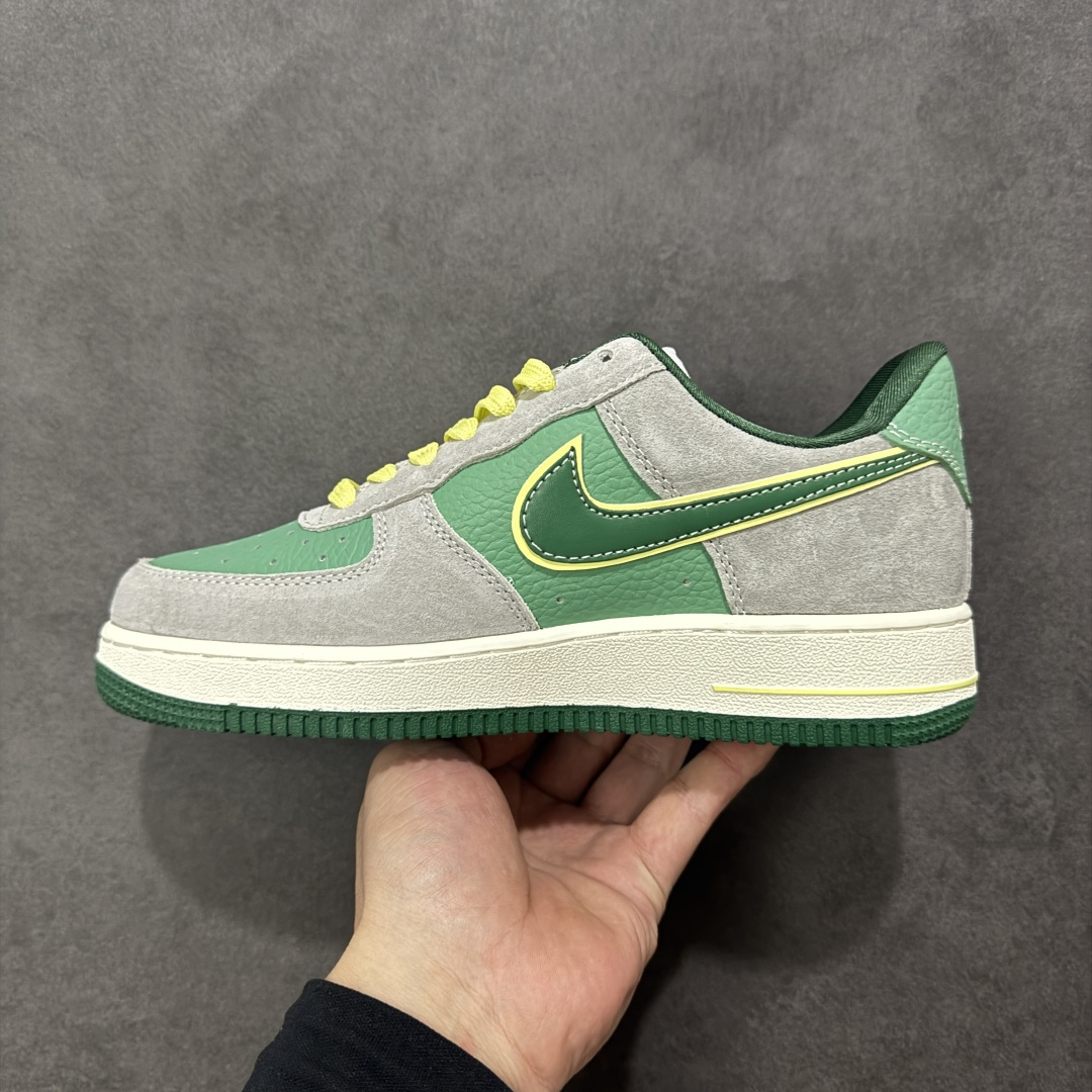图片[2]-【定制版】NIke Air Force 1 \’07 Low “斯图西联名——绿灰猪八”空军一号 低帮 运动鞋 休闲鞋 折边针车 工艺难度大 原楦头原纸板 原装鞋盒 定制五金配件 内置全掌气垫 原厂鞋底 货号：SS1979-007 尺码：36 36.5 37.5 38 38.5 39 40 40.5 41 42 42.5 43 44 44.5 45 编码：HXSA310320-选品中心
