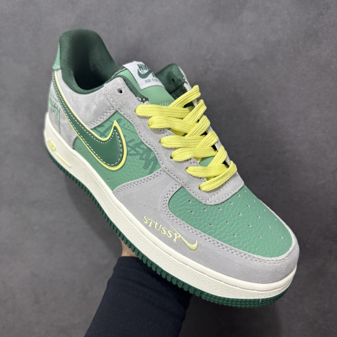 图片[3]-【定制版】NIke Air Force 1 \’07 Low “斯图西联名——绿灰猪八”空军一号 低帮 运动鞋 休闲鞋 折边针车 工艺难度大 原楦头原纸板 原装鞋盒 定制五金配件 内置全掌气垫 原厂鞋底 货号：SS1979-007 尺码：36 36.5 37.5 38 38.5 39 40 40.5 41 42 42.5 43 44 44.5 45 编码：HXSA310320-选品中心