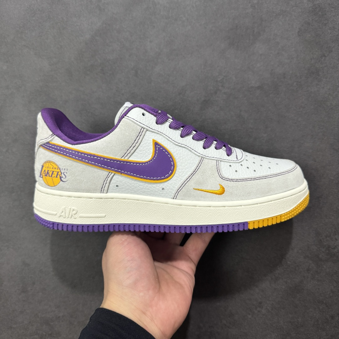 【定制版】NIke Air Force 1 \'07 Low “NBA联名——紫金湖人”空军一号 低帮 运动鞋 休闲鞋 折边针车 工艺难度大 原楦头原纸板 原装鞋盒 定制五金配件 内置全掌气垫 原厂鞋底 货号:SS1979-004 尺码:36 36.5 37.5 38 38.5 39 40 40.5 41 42 42.5 43 44 44.5 45 编码:HXSA310320-选品中心