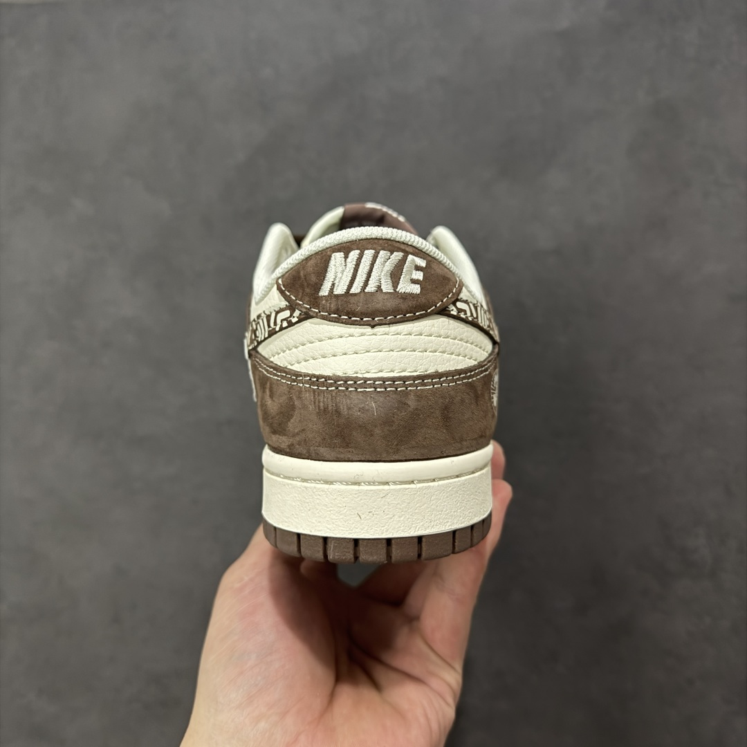 图片[4]-【定制版】Nike SB Dunk Low 联名 白粽麂皮 高端定制 低帮休闲板鞋 XD1588-240  #定制鞋盒 大厂纯原品质出货 超高清洁度 皮料切割干净无任何毛边 细节完美   尺码：36 36.5 37.5 38 38.5 39 40 40.5 41 42 42.5 43 44 44.5 45-选品中心