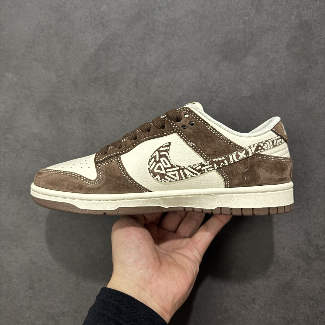 图片[2]-【定制版】Nike SB Dunk Low 联名 白粽麂皮 高端定制 低帮休闲板鞋 XD1588-240  #定制鞋盒 大厂纯原品质出货 超高清洁度 皮料切割干净无任何毛边 细节完美   尺码：36 36.5 37.5 38 38.5 39 40 40.5 41 42 42.5 43 44 44.5 45-选品中心