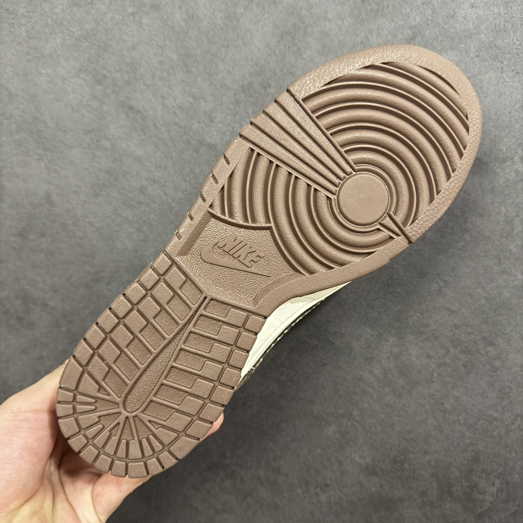 图片[9]-【定制版】Nike SB Dunk Low 联名 白粽麂皮 高端定制 低帮休闲板鞋 XD1588-240  #定制鞋盒 大厂纯原品质出货 超高清洁度 皮料切割干净无任何毛边 细节完美   尺码：36 36.5 37.5 38 38.5 39 40 40.5 41 42 42.5 43 44 44.5 45-选品中心