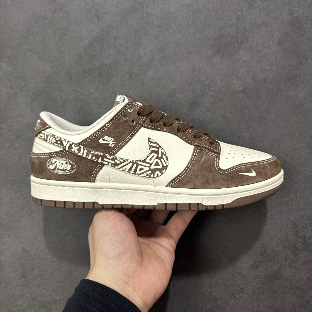 【定制版】Nike SB Dunk Low 联名 白粽麂皮 高端定制 低帮休闲板鞋 XD1588-240 #定制鞋盒 大厂纯原品质出货 超高清洁度 皮料切割干净无任何毛边 细节完美 尺码:36 36.5 37.5 38 38.5 39 40 40.5 41 42 42.5 43 44 44.5 45-选品中心