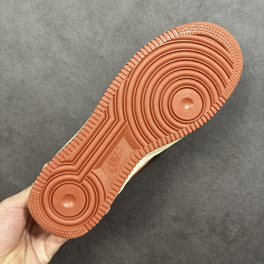 图片[9]-【定制版】NIke Air Force 1 \’07 Low “LV联名–枫红雅白” 空军一号低帮 运动鞋 休闲鞋 折边针车 工艺难度大 原楦头原纸板 高端定制鞋盒 原厂鞋底 超高清洁度 细节完美 货号：NH0601-588 尺码：36 36.5 37.5 38 38.5 39 40 40.5 41 42 42.5 43 44 44.5 45-选品中心