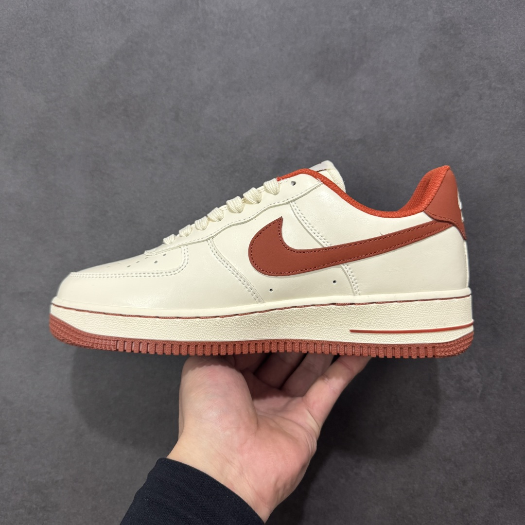 图片[2]-【定制版】NIke Air Force 1 \’07 Low “LV联名–枫红雅白” 空军一号低帮 运动鞋 休闲鞋 折边针车 工艺难度大 原楦头原纸板 高端定制鞋盒 原厂鞋底 超高清洁度 细节完美 货号：NH0601-588 尺码：36 36.5 37.5 38 38.5 39 40 40.5 41 42 42.5 43 44 44.5 45-选品中心
