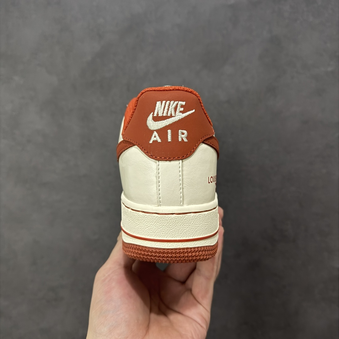 图片[4]-【定制版】NIke Air Force 1 \’07 Low “LV联名–枫红雅白” 空军一号低帮 运动鞋 休闲鞋 折边针车 工艺难度大 原楦头原纸板 高端定制鞋盒 原厂鞋底 超高清洁度 细节完美 货号：NH0601-588 尺码：36 36.5 37.5 38 38.5 39 40 40.5 41 42 42.5 43 44 44.5 45-选品中心