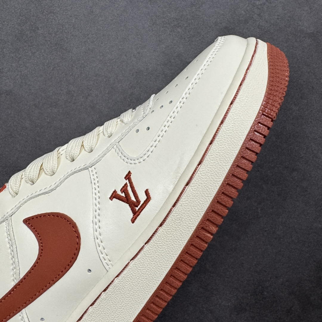 图片[5]-【定制版】NIke Air Force 1 \’07 Low “LV联名–枫红雅白” 空军一号低帮 运动鞋 休闲鞋 折边针车 工艺难度大 原楦头原纸板 高端定制鞋盒 原厂鞋底 超高清洁度 细节完美 货号：NH0601-588 尺码：36 36.5 37.5 38 38.5 39 40 40.5 41 42 42.5 43 44 44.5 45-选品中心