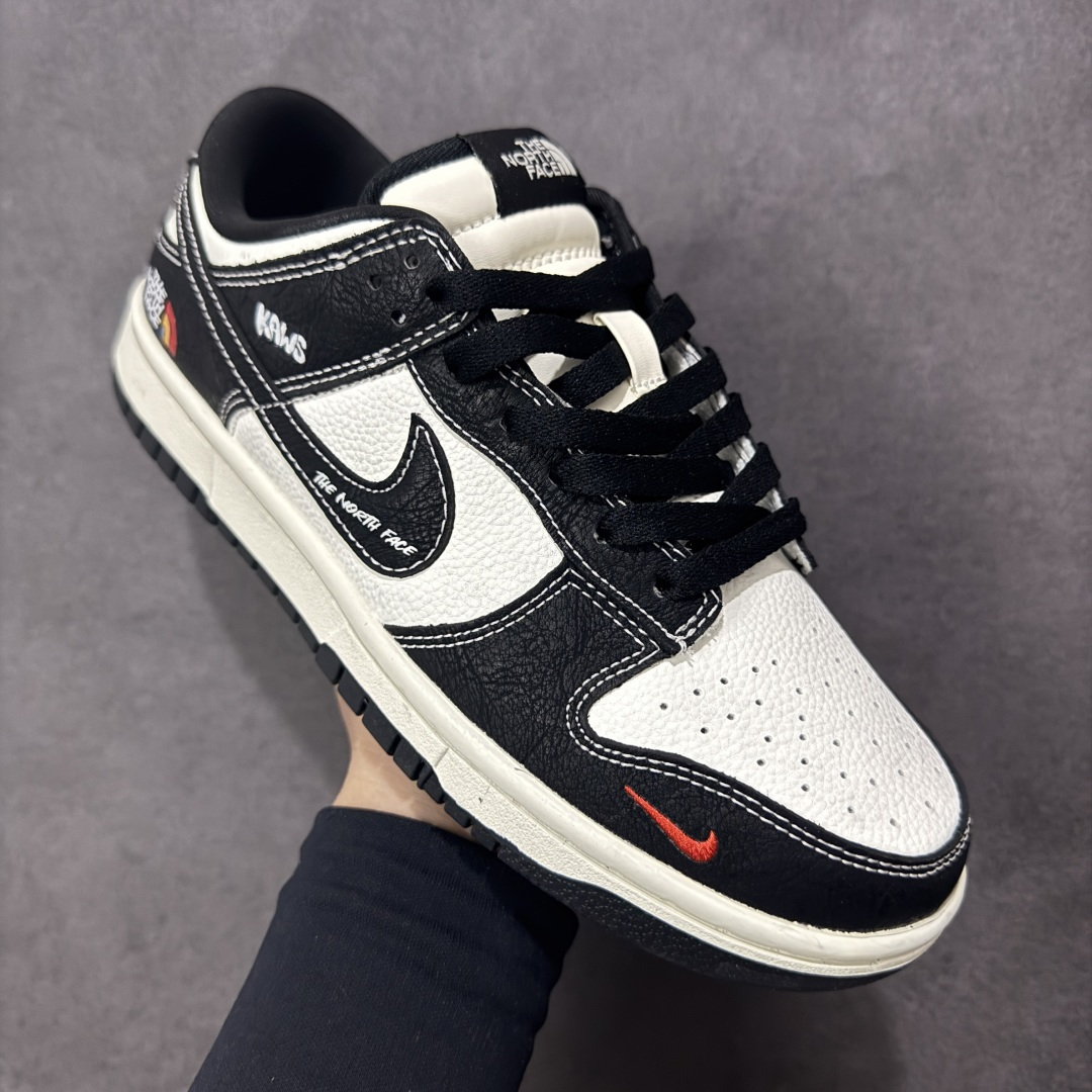 图片[3]-【定制版】Nike SB Dunk Low 北面联名 黑白 高端定制 低帮休闲板鞋  #定制鞋盒 大厂纯原品质出货 超高清洁度 皮料切割干净无任何毛边 细节完美 货号：YF9511-915  尺码：36 36.5 37.5 38 38.5 39 40 40.5 41 42 42.5 43 44 44.5 45-选品中心