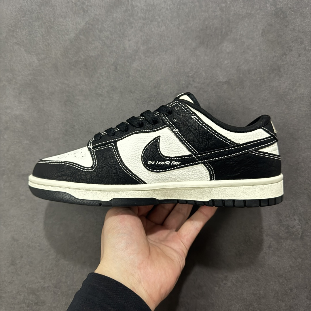 图片[2]-【定制版】Nike SB Dunk Low 北面联名 黑白 高端定制 低帮休闲板鞋  #定制鞋盒 大厂纯原品质出货 超高清洁度 皮料切割干净无任何毛边 细节完美 货号：YF9511-915  尺码：36 36.5 37.5 38 38.5 39 40 40.5 41 42 42.5 43 44 44.5 45-选品中心