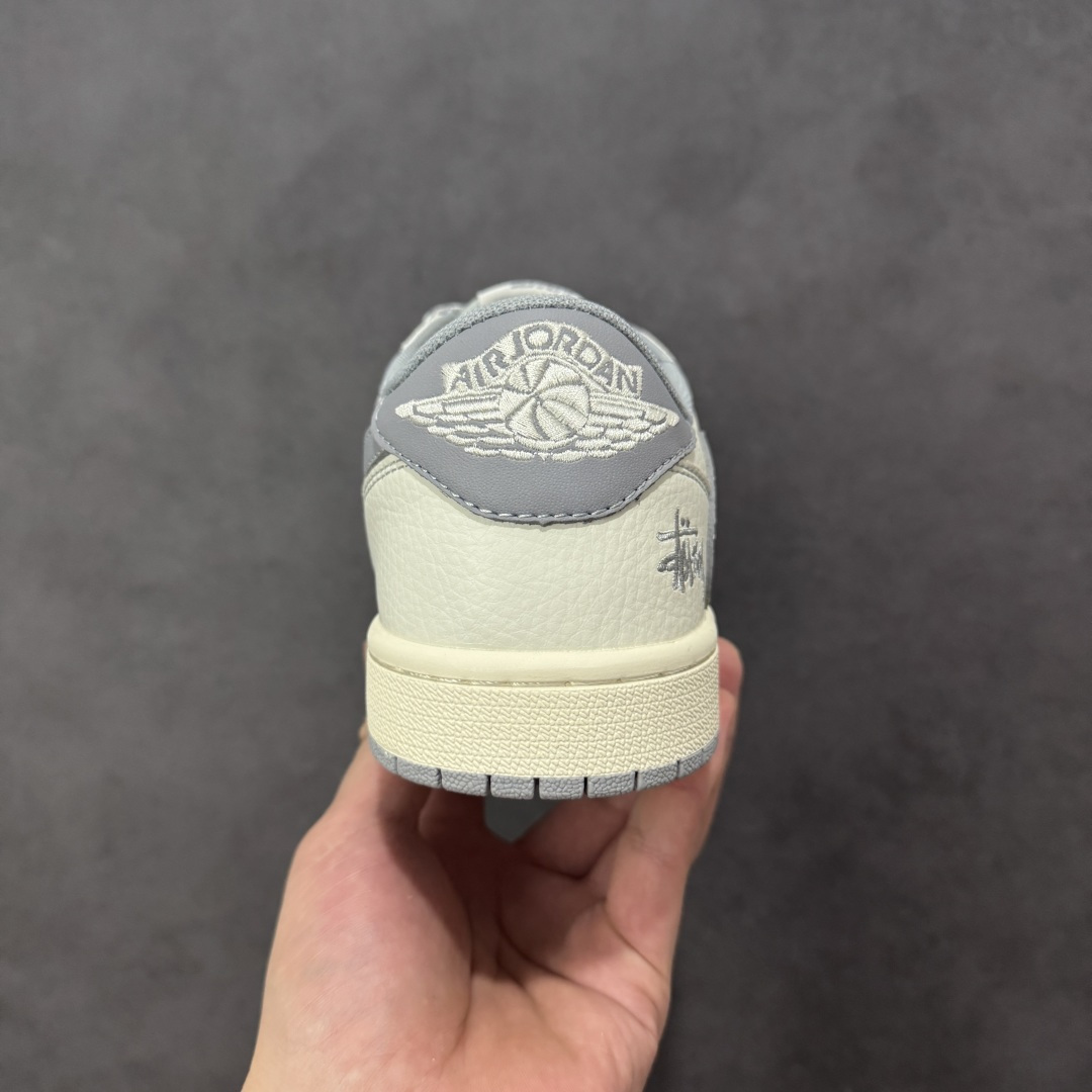 图片[4]-【定制版】Air Jordan 1 Low AJ1 乔1 斯图西联名 高端定制 倒钩低帮复古篮球鞋 #定制鞋盒 大厂纯原品质出货 超高清洁度 皮料切割干净无任何毛边 细节完美 货号：CS5288-501 尺码：36 36.5 37.5 38 36.5 39 40 40.5 41 42 42.5 43 44 44.5 45 编码：CCB320330-选品中心