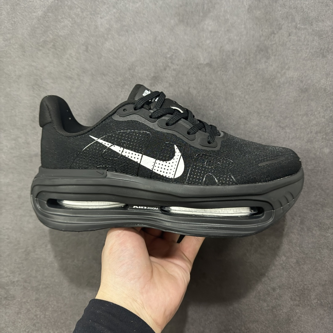 【公司级】Nike Air Zoom Pegasus Premium 全掌气垫缓震网面运动跑鞋 Nike 运用 Air技术专利,推出 Nike Pegasus Premium,沿用经典 Pegasus 系列产品深受跑者喜爱的缓震功能,并配置 Nike 首款可见式塑形 Air Zoom 气垫。 #全掌可见的Air Zoom首次在Pegasus系列中出现,模仿了Vaporfly的碳板曲线,增强了跑步时的流畅过渡。 货号:HQ2050-558 尺码:39-46-选品中心