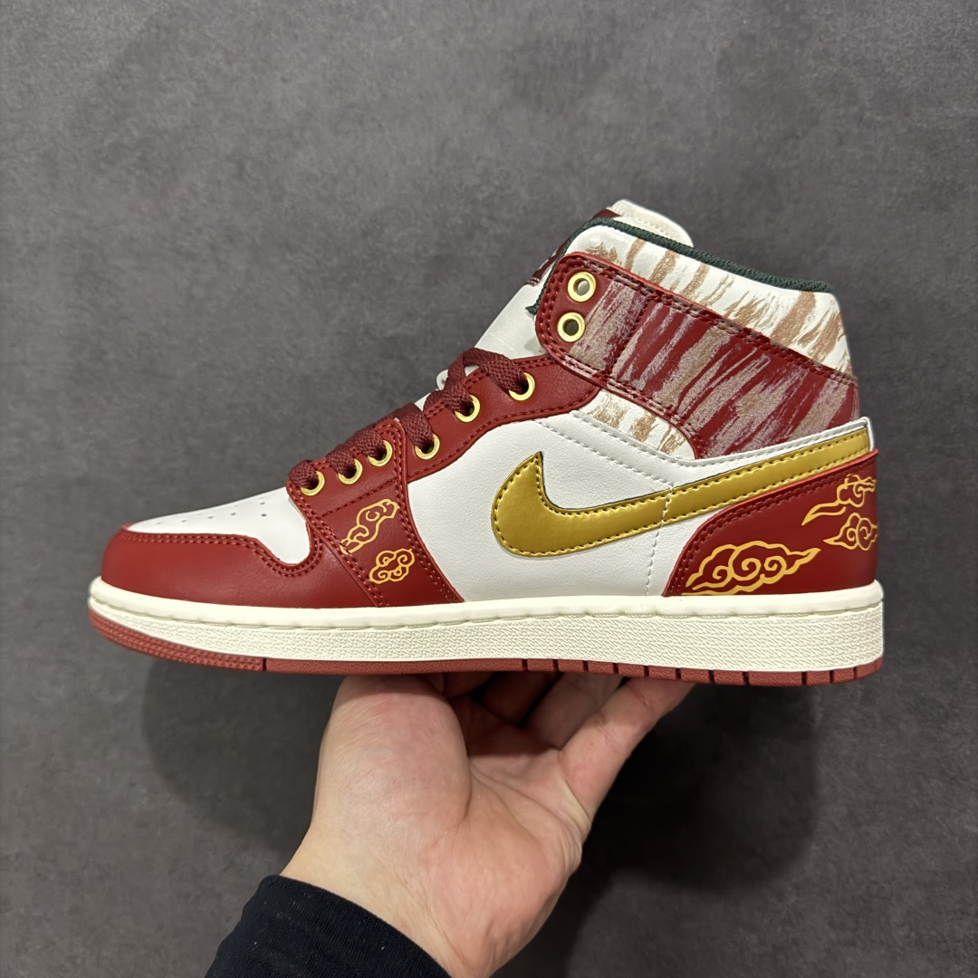 图片[2]-【K版】Air Jordan 1 Mid AJ1 乔1马年限定 中邦文化休闲板鞋 货号：DQ8426-105 尺码：36 36.5 37.5 38 38.5 39 40 40.5 41 42 42.5 43 44 44.5 45 46 编码：YQB260270-选品中心