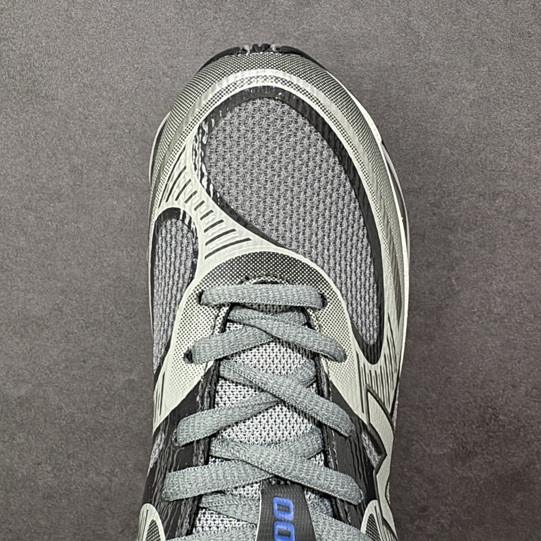 图片[8]-【公司级】New Balance NB2000舒适百搭防滑耐磨 低帮 休闲跑步鞋男女同款，2000款通过无缝流线型鞋面轮廓无疑偏向于前者，通过现代结构实现标志性的分层外观。然而，鞋舌和系带坚持经典的设置，使其保持了一点复古跑步者的美感。中底缓冲单元是争论的话题。侧面有五个不同的ABZORB缓冲垫，每个都有水平折痕，用于弯曲。内侧重复了五吊舱设置，并带有一个暴露的中足板。后跟缓冲在后跟处一分为二，类似于9060的平台的布置方式。 货号：U20007SC 尺码：36-46（半）-选品中心