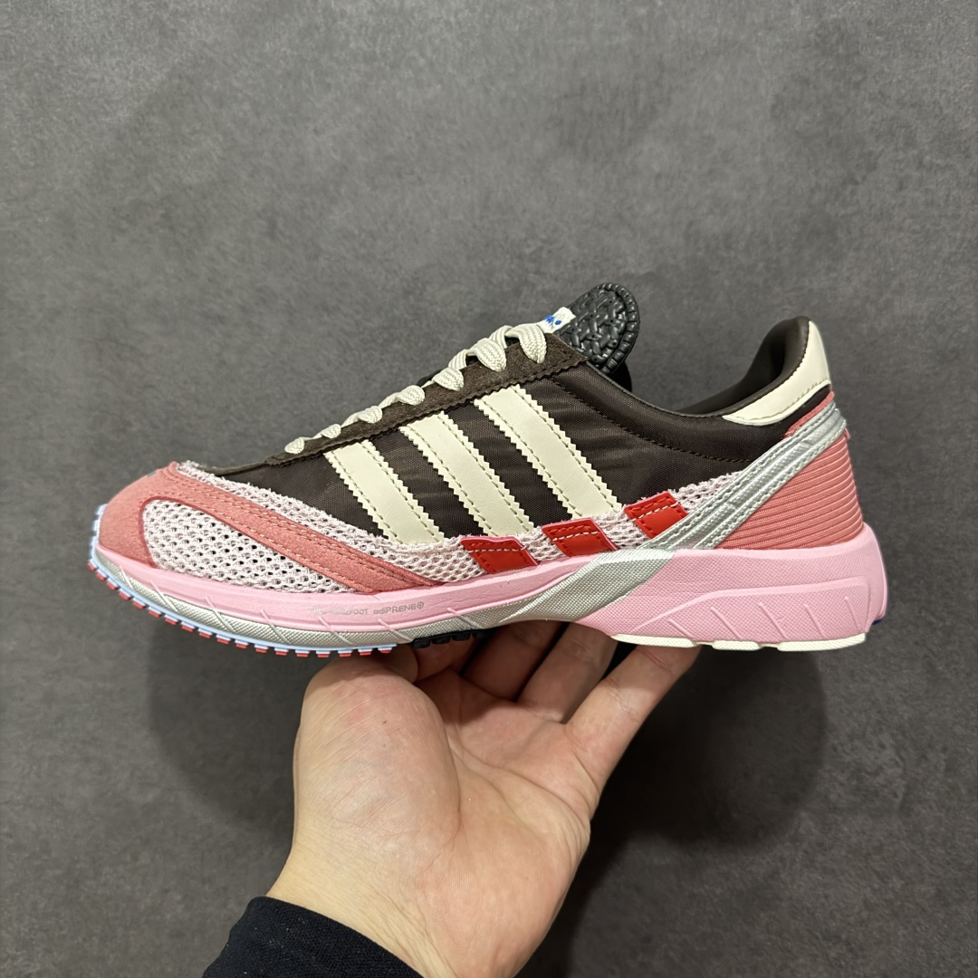 图片[2]-【公司级】Bad Bunny x adidas 以 Adizero SL 72奶油坏痞兔联名 复古休闲运动鞋 Bad Bunny x adidas Adizero SL 72最新合作鞋款，巧妙地将经典设计与现代创新相结合。这款跑鞋融合了经典 SL 72 的复古元素和 Adizero 系列的尖端设计。全鞋采用多层结构打造，并通过华夫格网眼布、麂皮、皮革和灯芯绒等质感材质的拼接，营造极具高级格调的层次视觉；印在足弓处的「Para Bad Bunny」字样则凸显鞋款合作身份。 货号： JP5997 尺码： 36-45 带半码 编码：XSB220230-选品中心