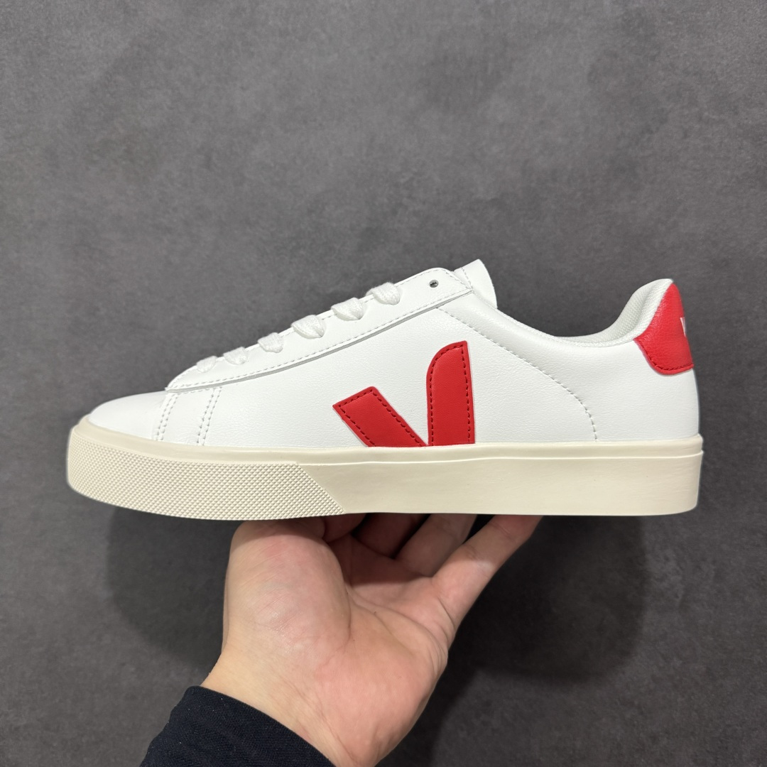 图片[2]-【福利特价】veja Recife Logo CHROMEFREE LEA 法国小众品牌Veja小白鞋 经典小板鞋 增高且有型 妥妥的通勤之王 VEJA始终以绿色地球和低碳运动为宗旨 品牌的所有单品也均用环保材料制作 始终以行动承担对环境的责任 此款VEJA 男女款情侣运动鞋 采用透气皮革鞋面 时尚简约 轻薄舒适 货号： CP052615 尺码： 36-45没半码-选品中心