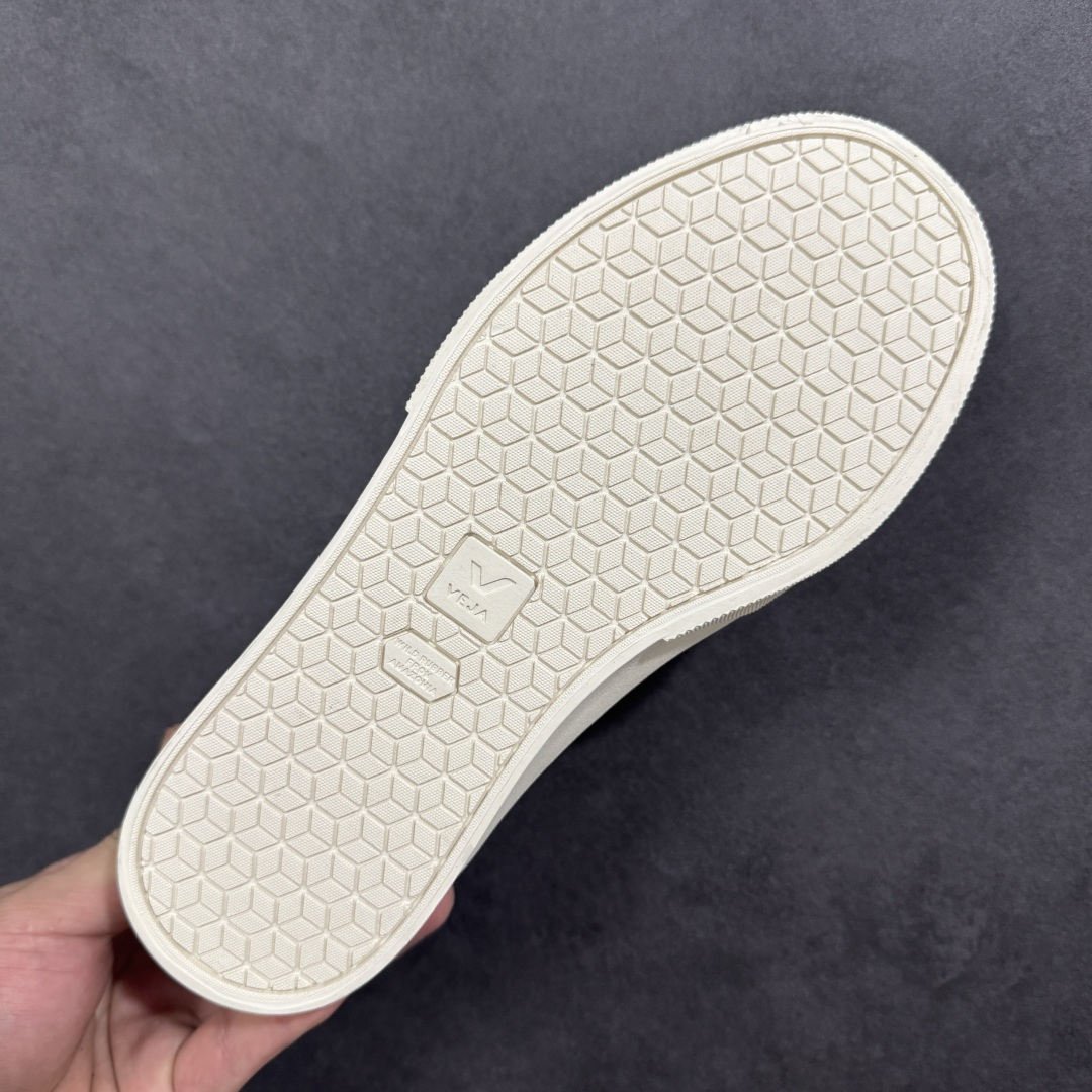 图片[9]-【福利特价】veja Recife Logo CHROMEFREE LEA 法国小众品牌Veja小白鞋 经典小板鞋 增高且有型 妥妥的通勤之王 VEJA始终以绿色地球和低碳运动为宗旨 品牌的所有单品也均用环保材料制作 始终以行动承担对环境的责任 此款VEJA 男女款情侣运动鞋 采用透气皮革鞋面 时尚简约 轻薄舒适 货号： CP0502920B 尺码： 36-45没半码-选品中心