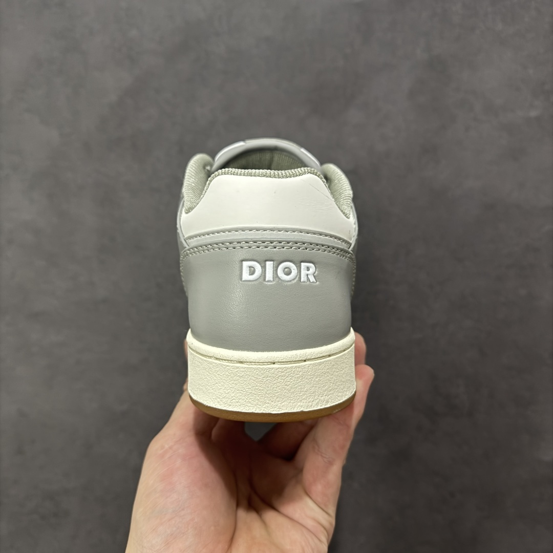 图片[4]-【YH版本】DIOR B27 Low \’Dior Oblique Galaxy 迪奥 低帮 黑色 牛皮织物徽标印花低邦休闲板鞋 这款B27低帮运动鞋是该系列新品，延续Dior的经典款式。采用灰色光滑牛皮革精心制作，侧面饰以米色和黑色Obliquex印花镶片；\”CD Lcons\”造型的鞋带孔眼巧妙精致，双色橡胶鞋底、后侧鞋口和鞋跟处均带有品牌标志性细节，提升格调。时尚百搭，可为各式造型增光添彩。 货号：3SN272ZIR_H165 尺码：38 39 40 41 42 43 44 45 46 编码：XSB270280-选品中心