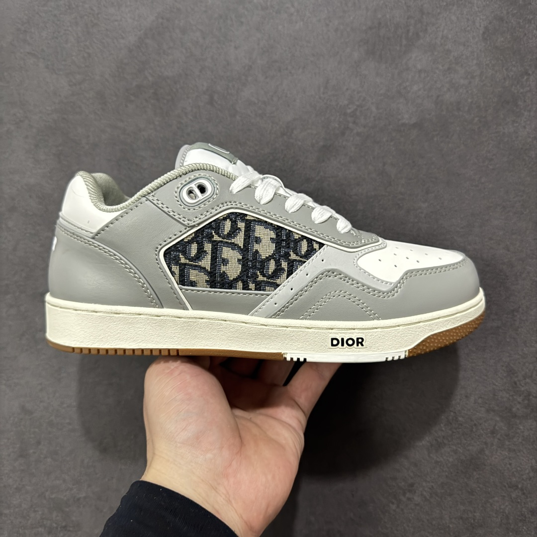 【YH版本】DIOR B27 Low \'Dior Oblique Galaxy 迪奥 低帮 黑色 牛皮织物徽标印花低邦休闲板鞋 这款B27低帮运动鞋是该系列新品,延续Dior的经典款式。采用灰色光滑牛皮革精心制作,侧面饰以米色和黑色Obliquex印花镶片;\