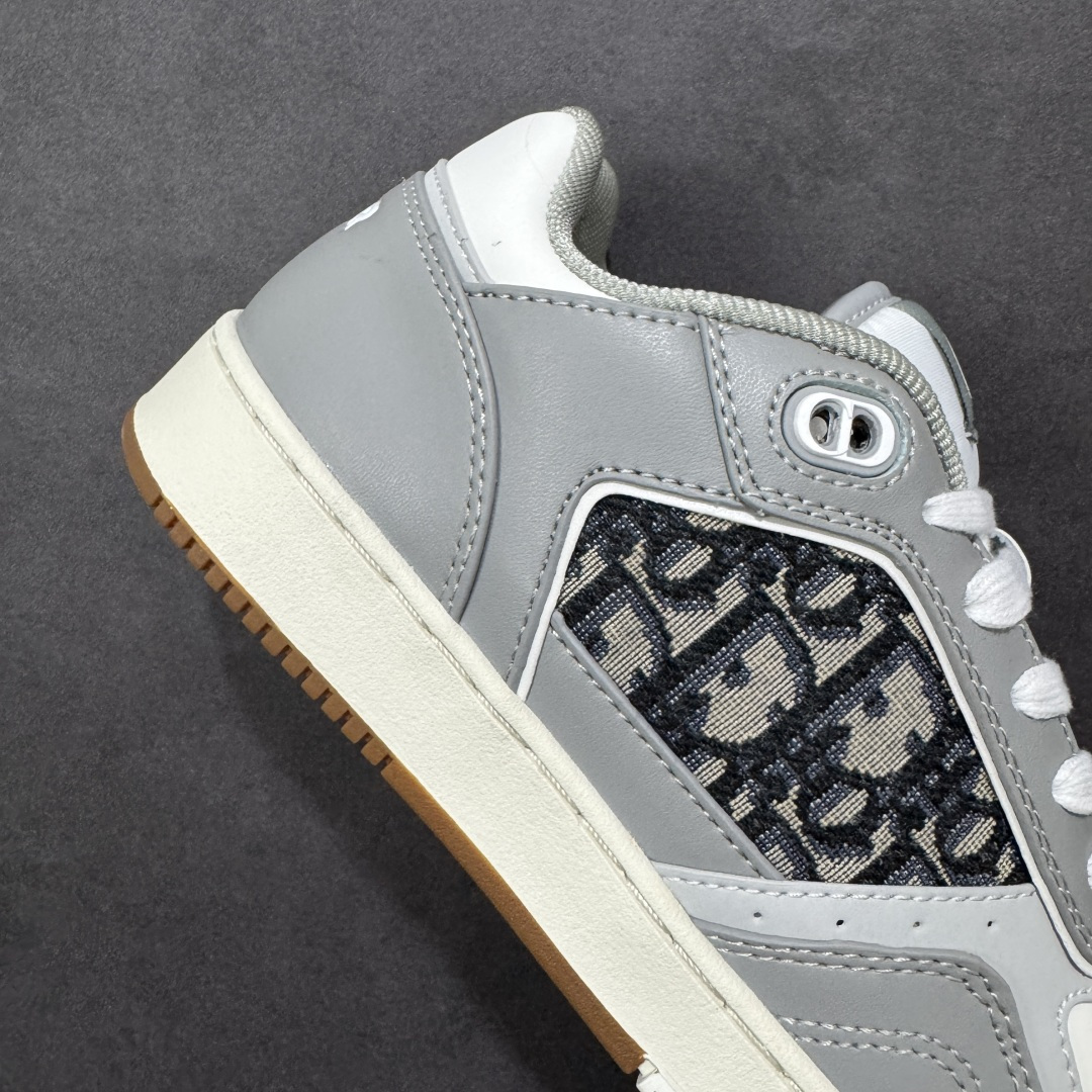 图片[6]-【YH版本】DIOR B27 Low \’Dior Oblique Galaxy 迪奥 低帮 黑色 牛皮织物徽标印花低邦休闲板鞋 这款B27低帮运动鞋是该系列新品，延续Dior的经典款式。采用灰色光滑牛皮革精心制作，侧面饰以米色和黑色Obliquex印花镶片；\”CD Lcons\”造型的鞋带孔眼巧妙精致，双色橡胶鞋底、后侧鞋口和鞋跟处均带有品牌标志性细节，提升格调。时尚百搭，可为各式造型增光添彩。 货号：3SN272ZIR_H165 尺码：38 39 40 41 42 43 44 45 46 编码：XSB270280-选品中心