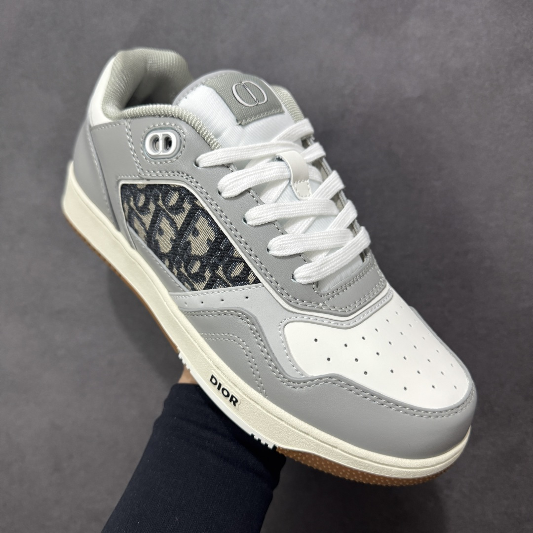 图片[3]-【YH版本】DIOR B27 Low \’Dior Oblique Galaxy 迪奥 低帮 黑色 牛皮织物徽标印花低邦休闲板鞋 这款B27低帮运动鞋是该系列新品，延续Dior的经典款式。采用灰色光滑牛皮革精心制作，侧面饰以米色和黑色Obliquex印花镶片；\”CD Lcons\”造型的鞋带孔眼巧妙精致，双色橡胶鞋底、后侧鞋口和鞋跟处均带有品牌标志性细节，提升格调。时尚百搭，可为各式造型增光添彩。 货号：3SN272ZIR_H165 尺码：38 39 40 41 42 43 44 45 46 编码：XSB270280-选品中心