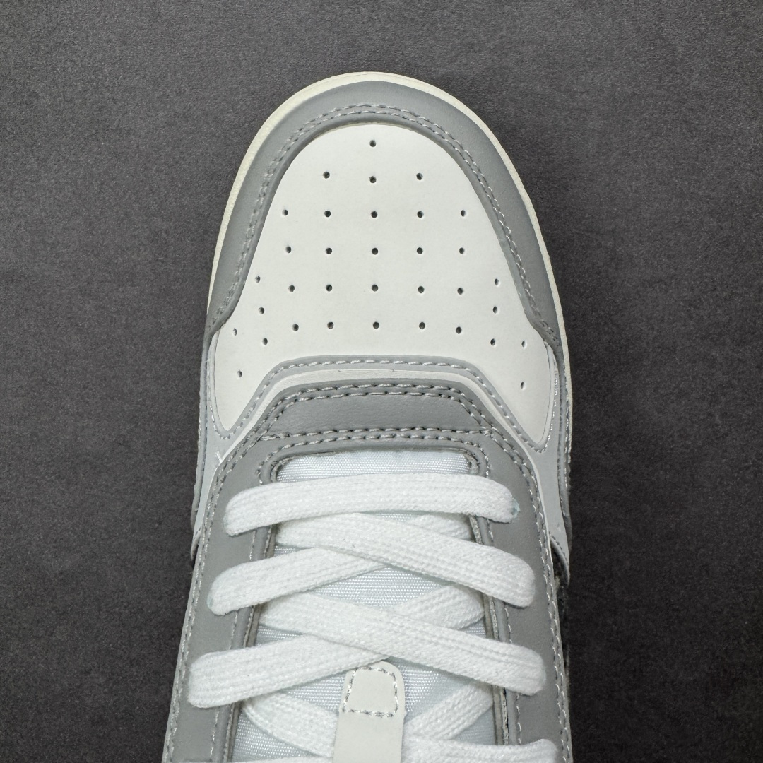 图片[8]-【YH版本】DIOR B27 Low \’Dior Oblique Galaxy 迪奥 低帮 黑色 牛皮织物徽标印花低邦休闲板鞋 这款B27低帮运动鞋是该系列新品，延续Dior的经典款式。采用灰色光滑牛皮革精心制作，侧面饰以米色和黑色Obliquex印花镶片；\”CD Lcons\”造型的鞋带孔眼巧妙精致，双色橡胶鞋底、后侧鞋口和鞋跟处均带有品牌标志性细节，提升格调。时尚百搭，可为各式造型增光添彩。 货号：3SN272ZIR_H165 尺码：38 39 40 41 42 43 44 45 46 编码：XSB270280-选品中心