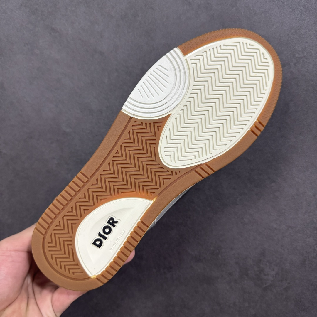 图片[9]-【YH版本】DIOR B27 Low \’Dior Oblique Galaxy 迪奥 低帮 黑色 牛皮织物徽标印花低邦休闲板鞋 这款B27低帮运动鞋是该系列新品，延续Dior的经典款式。采用灰色光滑牛皮革精心制作，侧面饰以米色和黑色Obliquex印花镶片；\”CD Lcons\”造型的鞋带孔眼巧妙精致，双色橡胶鞋底、后侧鞋口和鞋跟处均带有品牌标志性细节，提升格调。时尚百搭，可为各式造型增光添彩。 货号：3SN272ZIR_H165 尺码：38 39 40 41 42 43 44 45 46 编码：XSB270280-选品中心