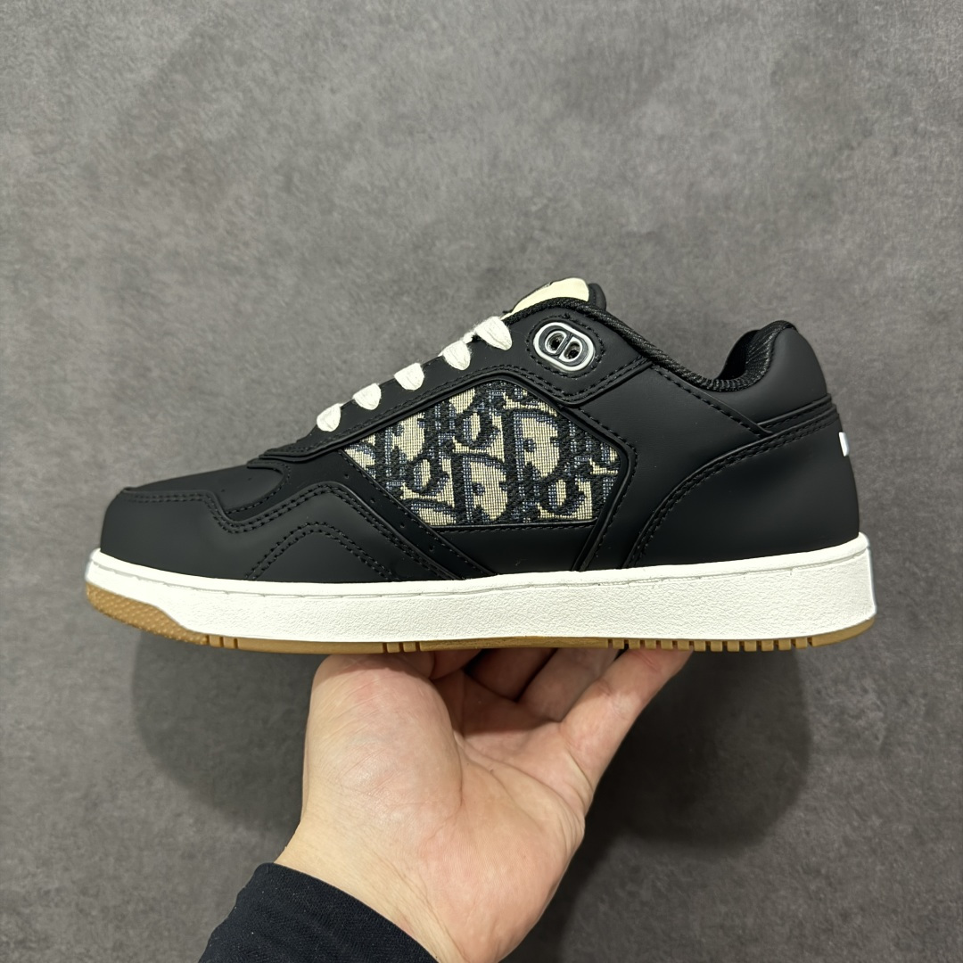 图片[2]-【YH版本】DIOR B27 Low \’Dior Oblique Galaxy 迪奥 低帮 黑色 牛皮织物徽标印花低邦休闲板鞋 这款B27低帮运动鞋是该系列新品，延续Dior的经典款式。采用灰色光滑牛皮革精心制作，侧面饰以米色和黑色Obliquex印花镶片；\”CD Lcons\”造型的鞋带孔眼巧妙精致，双色橡胶鞋底、后侧鞋口和鞋跟处均带有品牌标志性细节，提升格调。时尚百搭，可为各式造型增光添彩。 货号：3SN272ZIR16536 尺码：38 39 40 41 42 43 44 45 46 编码：XSB270280-选品中心