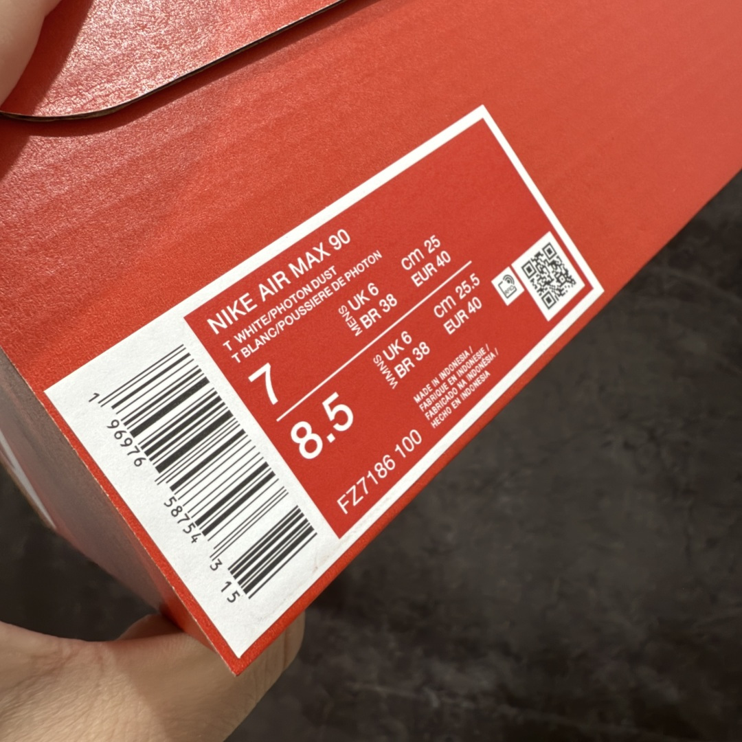 图片[9]-【顶级芯片版】Nike Air Max 90 舒适 复古 合成革减震防滑透气 低帮 休闲跑步鞋 白蓝 FZ7186-100 鞋舌标可扫码 海外欧州过验版 原纸版原楦头 顶级90款问市 开发数月 原版开发 多道QC质检 鞋型完美复刻 原厂级别工艺 正确色卡 正确气垫蓝光 正确大底 独家私模 采用进口头层牛皮拼接 定位高端市场 行业标杆工艺 尺码：40 40.5 41 42 42.5 43 44 44.5 45 46-选品中心