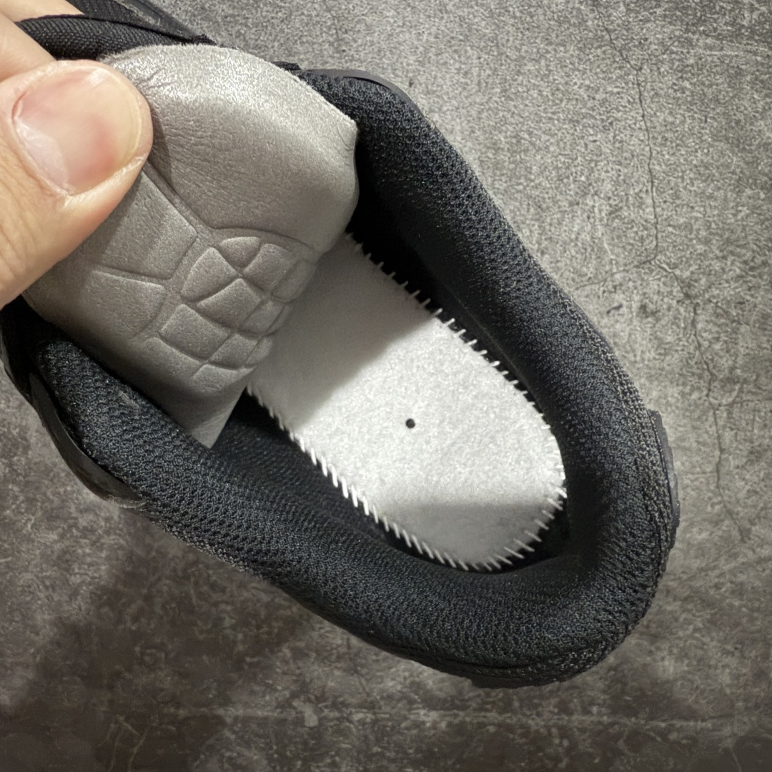 图片[8]-【顶级芯片版】Nike Air Max 90 舒适 复古 合成革减震防滑透气 低帮 休闲跑步鞋 全黑纯黑 CN8490-003 鞋舌标可扫码 海外欧州过验版 原纸版原楦头 顶级90款问市 开发数月 原版开发 多道QC质检 鞋型完美复刻 原厂级别工艺 正确色卡 正确气垫蓝光 正确大底 独家私模 采用进口头层牛皮拼接 定位高端市场 行业标杆工艺 尺码：40 40.5 41 42 42.5 43 44 44.5 45 46-选品中心