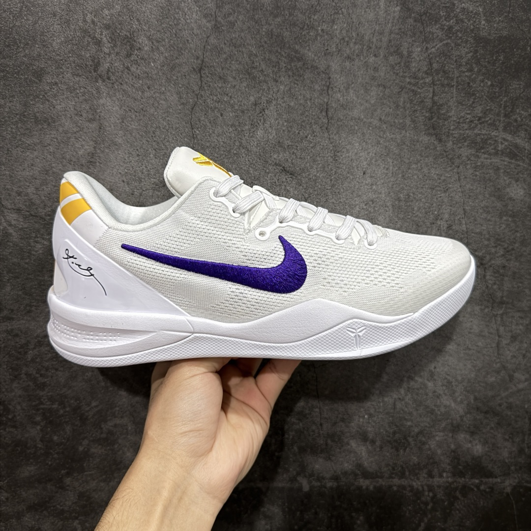 【CK纯原版】Nike Zoom Kobe Ⅷ System 科比8代低帮实战篮球鞋 鞋垫升级配备超厚PHYLON中底 前后掌部位搭载Zoom气垫单元 塑料碳纤维支撑中板 KOBE VII体系的速度模块配备了 PHYLON 中底和在前后掌部位的 Zoom气垫单元,提供快速响应的缓冲。同时,采用低帮弹力鞋口设计,使鞋子能够紧贴脚踝提供更好的支撑。速度模块采用贴合脚面的舒适包裹设计,摒弃传统的鞋舌和鞋内套,使球鞋更加轻质。 货号:HF9550-100 尺码:39-47.5-选品中心