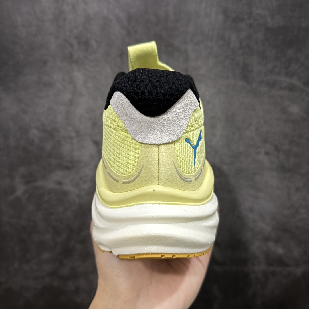 图片[4]-【纯原版】彪马彪破3 PUMA MAGNIFY NITRO 3代 PUMA跑鞋为跑步蓄 能，功能性和美观性兼备。搭载 PUMA NITRO 氮气中底，具备轻量与高缓冲回弹特性，打造柔软舒适脚感。以简约流畅的线条勾勒 PUMA 跑道，为鞋款增添一抹灵动气质。 鞋面 采用轻量化高弹织物鞋面，上脚透气舒适包覆，还确保了耐穿性和支撑性助力急速畅跑 中底 超临界NITRO氮气中底结合厚底轮廓舒适缓震，提供能力反馈，轻便柔软 跑步通勤皆可 鞋侧 PUMA 流线型跑道以明亮色彩呈现，勾勒活力运动美学 外底 采用 PUMAGRIP橡胶大底，止滑耐磨赋予跑者灵活自如的运动体验 货号 311046-05 尺码 36 37 37.5 38 38.5 39 40 40.5 41 42 42.5 43 44 44.5 45-选品中心