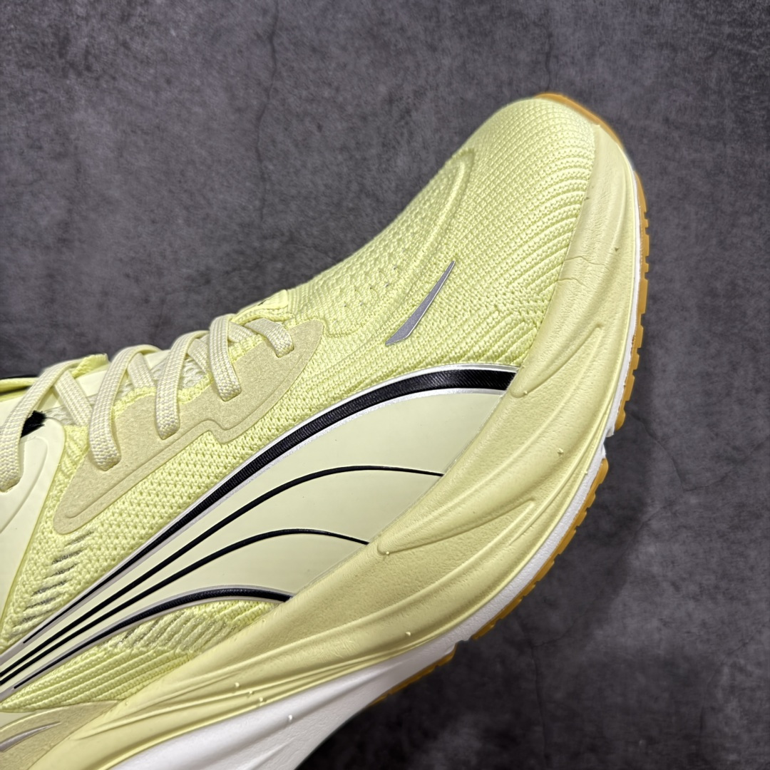 图片[6]-【纯原版】彪马彪破3 PUMA MAGNIFY NITRO 3代 PUMA跑鞋为跑步蓄 能，功能性和美观性兼备。搭载 PUMA NITRO 氮气中底，具备轻量与高缓冲回弹特性，打造柔软舒适脚感。以简约流畅的线条勾勒 PUMA 跑道，为鞋款增添一抹灵动气质。 鞋面 采用轻量化高弹织物鞋面，上脚透气舒适包覆，还确保了耐穿性和支撑性助力急速畅跑 中底 超临界NITRO氮气中底结合厚底轮廓舒适缓震，提供能力反馈，轻便柔软 跑步通勤皆可 鞋侧 PUMA 流线型跑道以明亮色彩呈现，勾勒活力运动美学 外底 采用 PUMAGRIP橡胶大底，止滑耐磨赋予跑者灵活自如的运动体验 货号 311046-05 尺码 36 37 37.5 38 38.5 39 40 40.5 41 42 42.5 43 44 44.5 45-选品中心