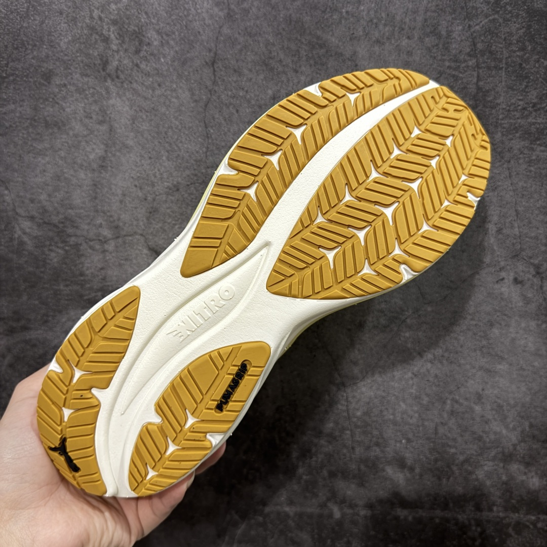 图片[9]-【纯原版】彪马彪破3 PUMA MAGNIFY NITRO 3代 PUMA跑鞋为跑步蓄 能，功能性和美观性兼备。搭载 PUMA NITRO 氮气中底，具备轻量与高缓冲回弹特性，打造柔软舒适脚感。以简约流畅的线条勾勒 PUMA 跑道，为鞋款增添一抹灵动气质。 鞋面 采用轻量化高弹织物鞋面，上脚透气舒适包覆，还确保了耐穿性和支撑性助力急速畅跑 中底 超临界NITRO氮气中底结合厚底轮廓舒适缓震，提供能力反馈，轻便柔软 跑步通勤皆可 鞋侧 PUMA 流线型跑道以明亮色彩呈现，勾勒活力运动美学 外底 采用 PUMAGRIP橡胶大底，止滑耐磨赋予跑者灵活自如的运动体验 货号 311046-05 尺码 36 37 37.5 38 38.5 39 40 40.5 41 42 42.5 43 44 44.5 45-选品中心