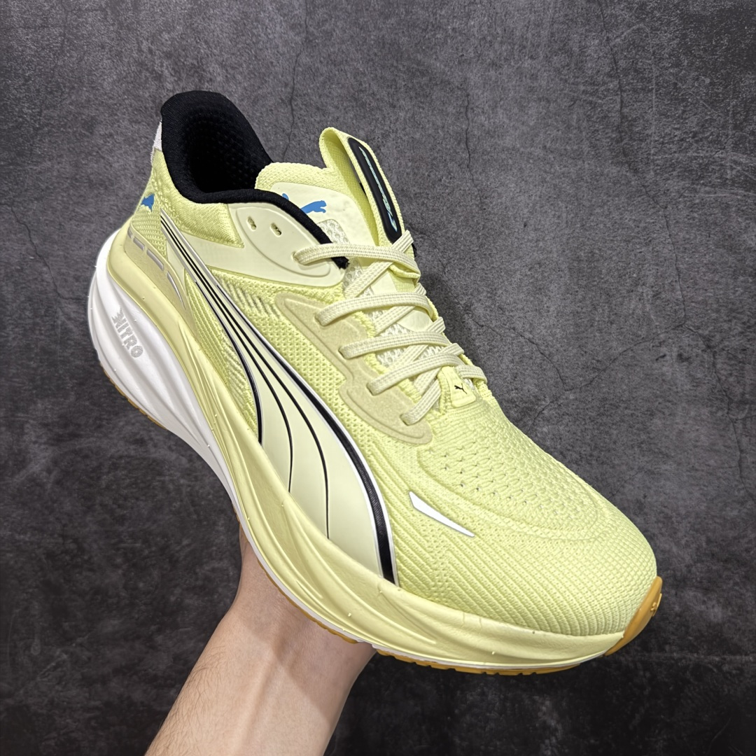 图片[3]-【纯原版】彪马彪破3 PUMA MAGNIFY NITRO 3代 PUMA跑鞋为跑步蓄 能，功能性和美观性兼备。搭载 PUMA NITRO 氮气中底，具备轻量与高缓冲回弹特性，打造柔软舒适脚感。以简约流畅的线条勾勒 PUMA 跑道，为鞋款增添一抹灵动气质。 鞋面 采用轻量化高弹织物鞋面，上脚透气舒适包覆，还确保了耐穿性和支撑性助力急速畅跑 中底 超临界NITRO氮气中底结合厚底轮廓舒适缓震，提供能力反馈，轻便柔软 跑步通勤皆可 鞋侧 PUMA 流线型跑道以明亮色彩呈现，勾勒活力运动美学 外底 采用 PUMAGRIP橡胶大底，止滑耐磨赋予跑者灵活自如的运动体验 货号 311046-05 尺码 36 37 37.5 38 38.5 39 40 40.5 41 42 42.5 43 44 44.5 45-选品中心