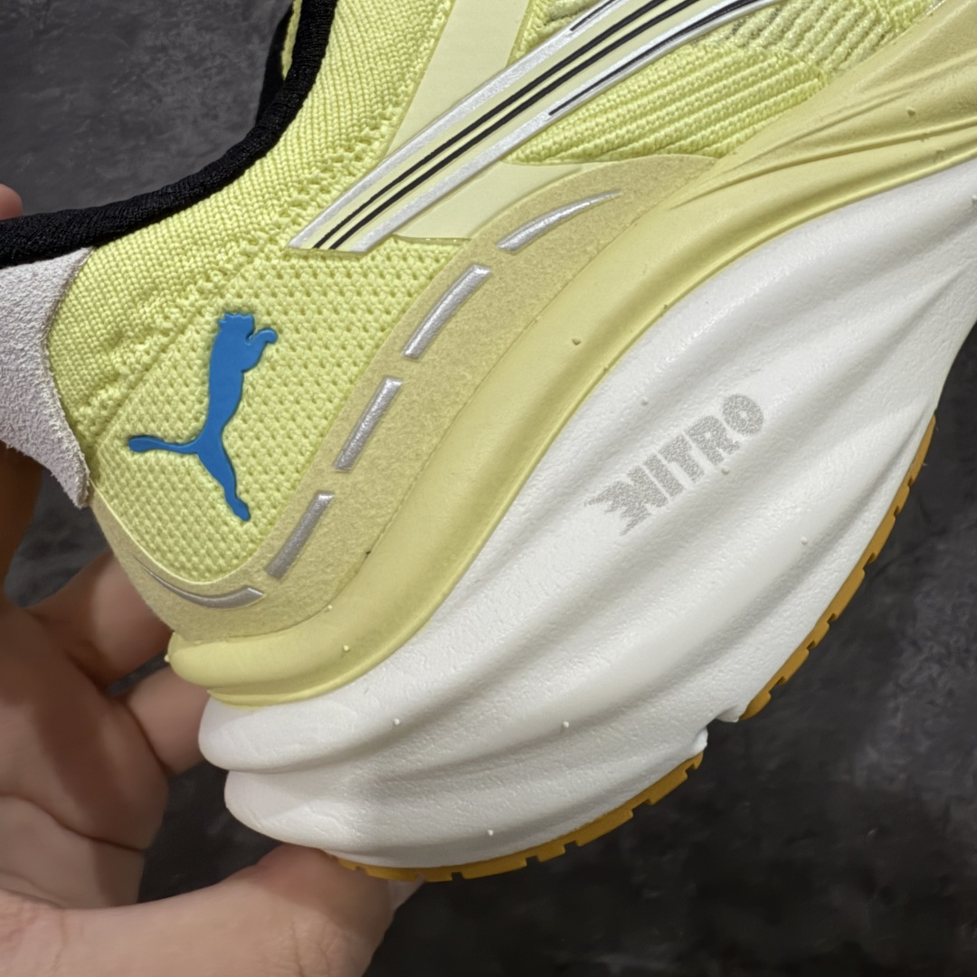 图片[3]-【纯原版】彪马彪破3 PUMA MAGNIFY NITRO 3代 PUMA跑鞋为跑步蓄 能，功能性和美观性兼备。搭载 PUMA NITRO 氮气中底，具备轻量与高缓冲回弹特性，打造柔软舒适脚感。以简约流畅的线条勾勒 PUMA 跑道，为鞋款增添一抹灵动气质。 鞋面 采用轻量化高弹织物鞋面，上脚透气舒适包覆，还确保了耐穿性和支撑性助力急速畅跑 中底 超临界NITRO氮气中底结合厚底轮廓舒适缓震，提供能力反馈，轻便柔软 跑步通勤皆可 鞋侧 PUMA 流线型跑道以明亮色彩呈现，勾勒活力运动美学 外底 采用 PUMAGRIP橡胶大底，止滑耐磨赋予跑者灵活自如的运动体验 货号 311046-05 尺码 36 37 37.5 38 38.5 39 40 40.5 41 42 42.5 43 44 44.5 45-选品中心