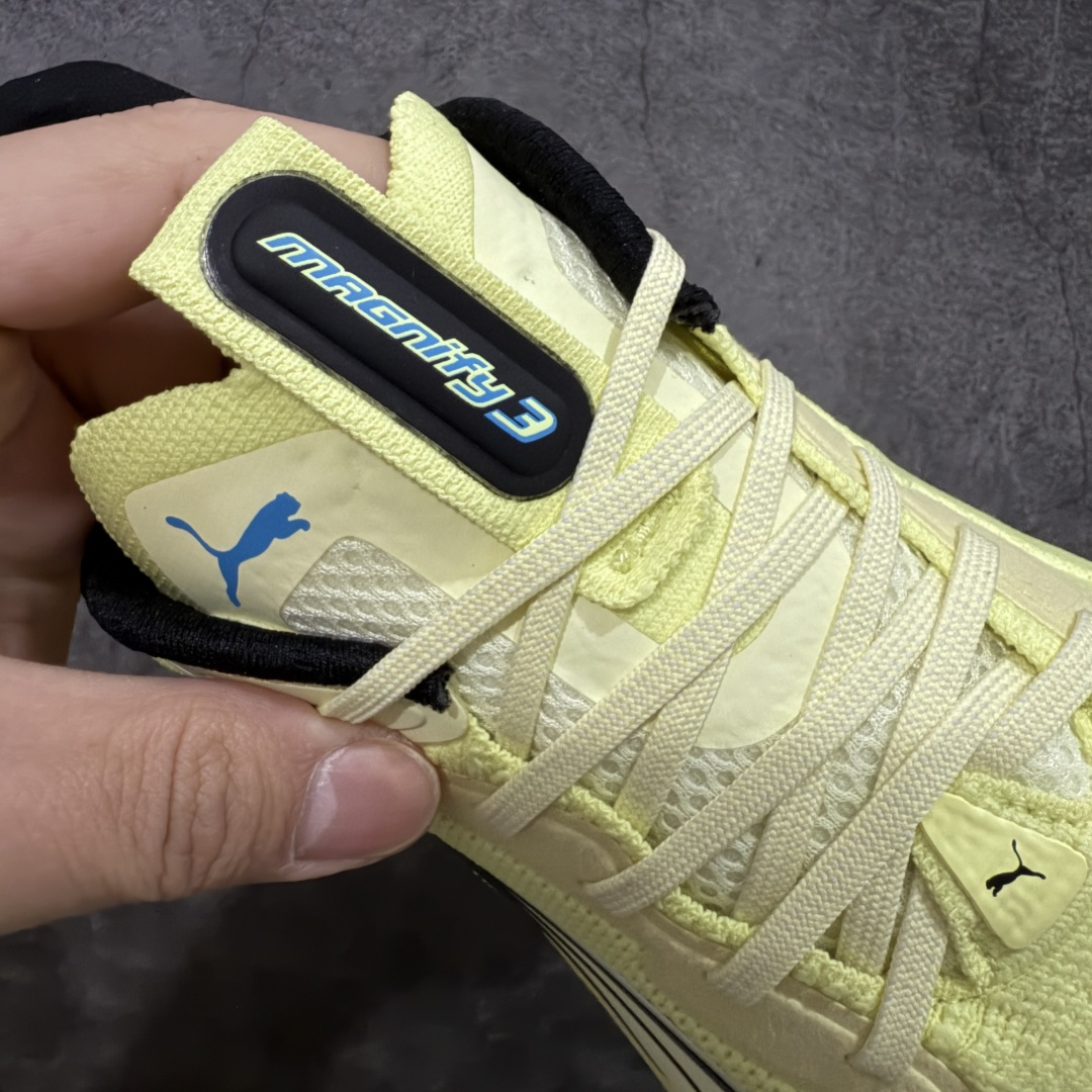 图片[6]-【纯原版】彪马彪破3 PUMA MAGNIFY NITRO 3代 PUMA跑鞋为跑步蓄 能，功能性和美观性兼备。搭载 PUMA NITRO 氮气中底，具备轻量与高缓冲回弹特性，打造柔软舒适脚感。以简约流畅的线条勾勒 PUMA 跑道，为鞋款增添一抹灵动气质。 鞋面 采用轻量化高弹织物鞋面，上脚透气舒适包覆，还确保了耐穿性和支撑性助力急速畅跑 中底 超临界NITRO氮气中底结合厚底轮廓舒适缓震，提供能力反馈，轻便柔软 跑步通勤皆可 鞋侧 PUMA 流线型跑道以明亮色彩呈现，勾勒活力运动美学 外底 采用 PUMAGRIP橡胶大底，止滑耐磨赋予跑者灵活自如的运动体验 货号 311046-05 尺码 36 37 37.5 38 38.5 39 40 40.5 41 42 42.5 43 44 44.5 45-选品中心